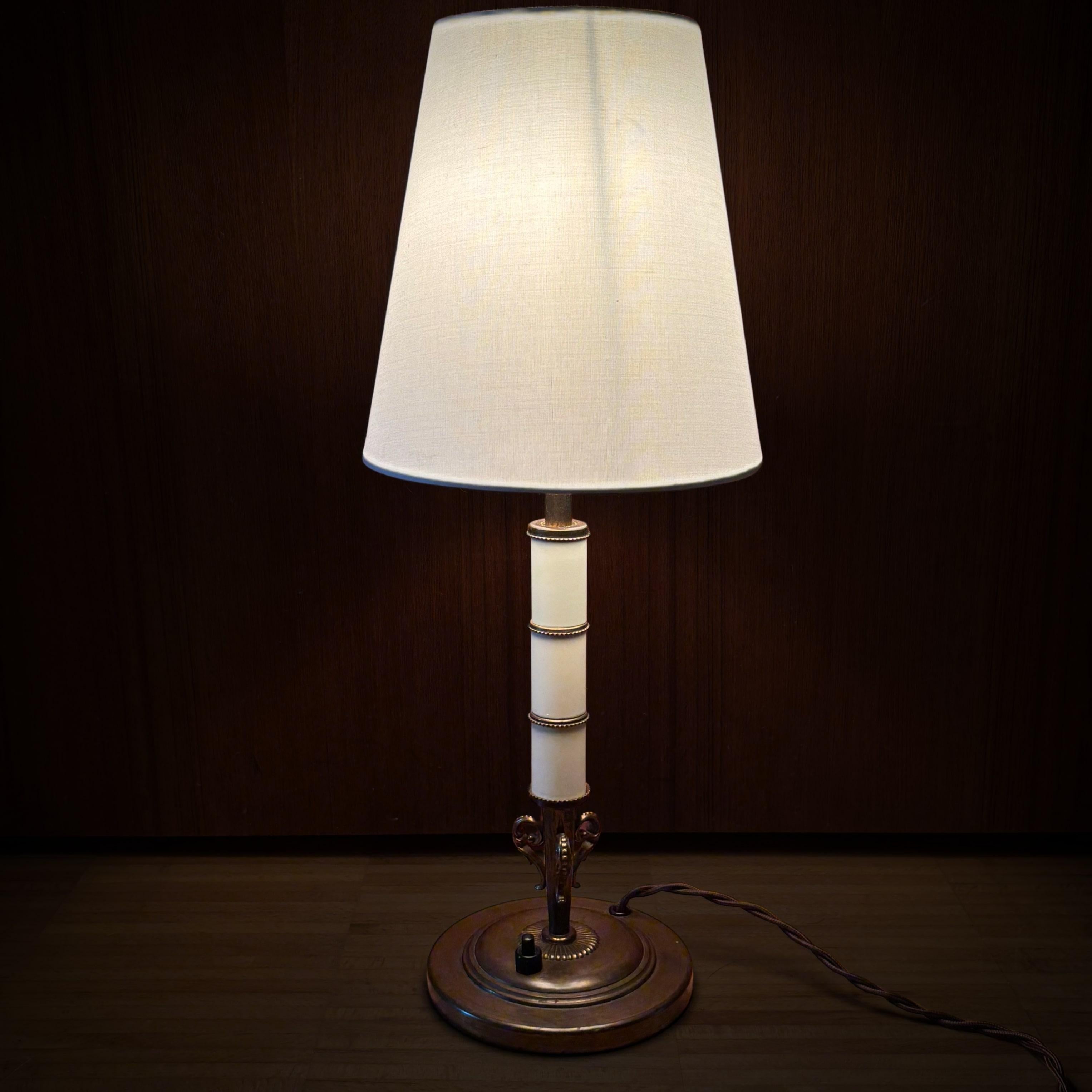 Scandinave moderne Bertil Brisborg, Nordiska Kompaniet, lampe de table, laiton et acier, Suède, années 1930 en vente
