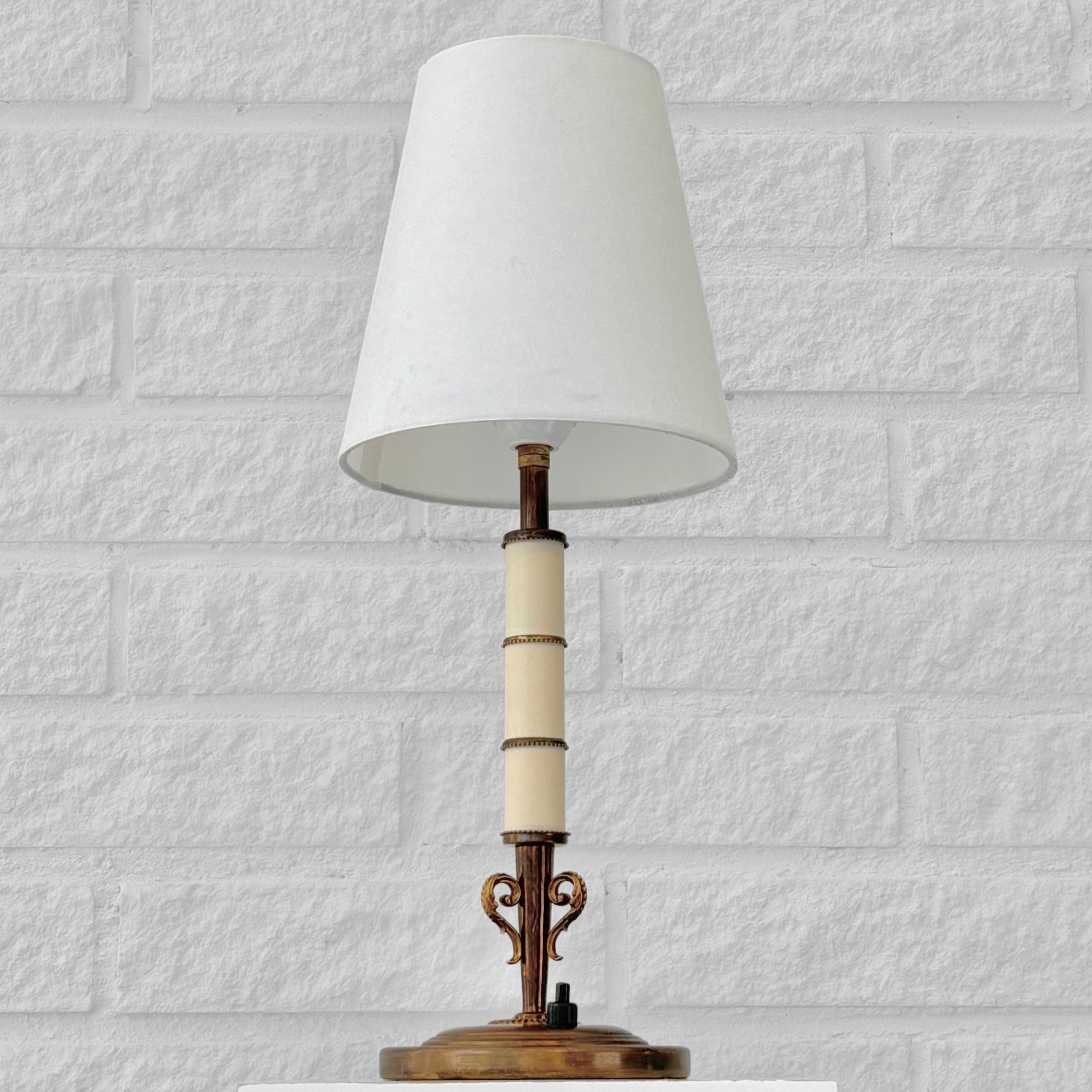 Suédois Bertil Brisborg, Nordiska Kompaniet, lampe de table, laiton et acier, Suède, années 1930 en vente