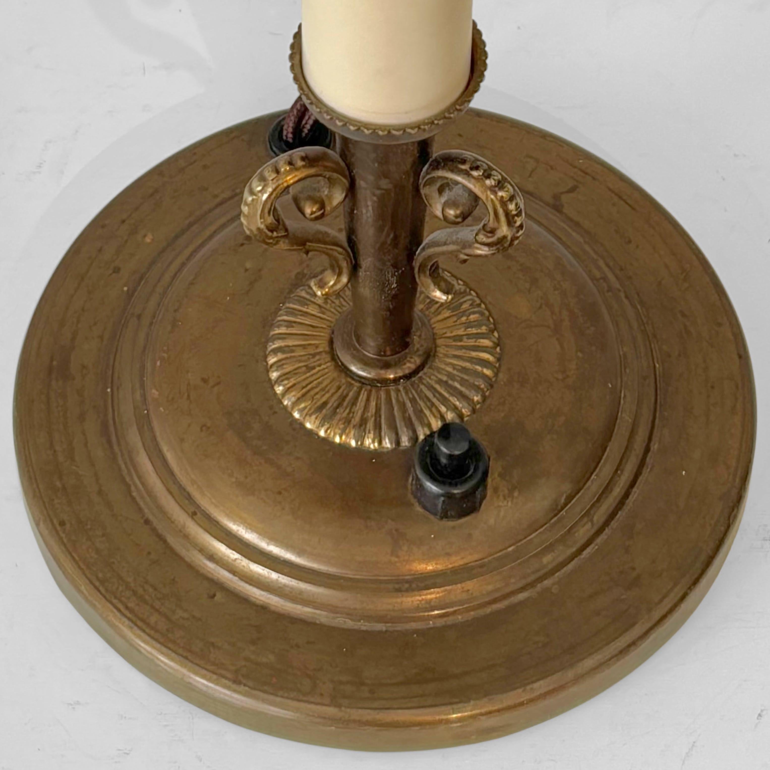 Laiton Bertil Brisborg, Nordiska Kompaniet, lampe de table, laiton et acier, Suède, années 1930 en vente