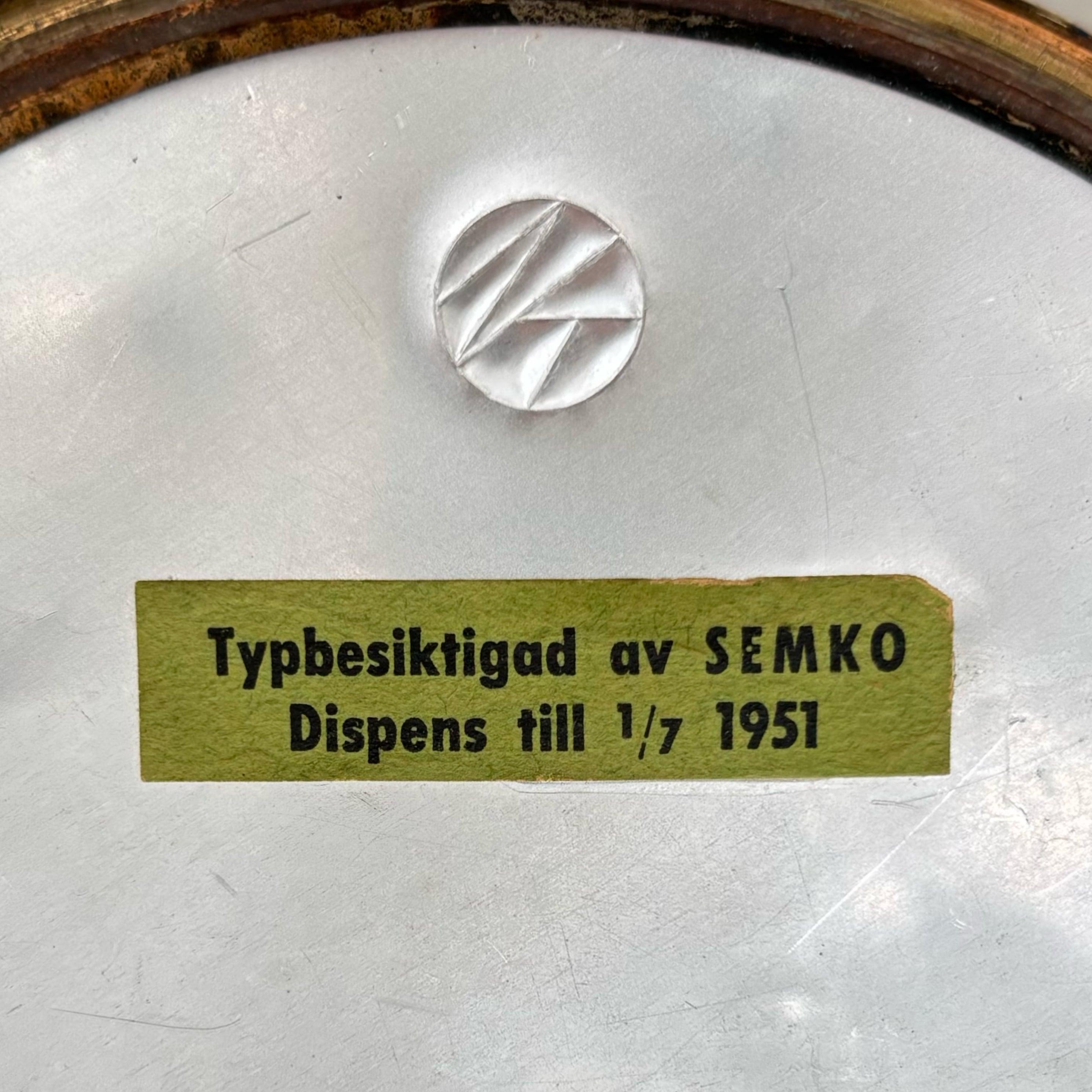 Bertil Brisborg, Nordiska Kompaniet, table lamp, brass & textile, Sweden, 1940s For Sale 9