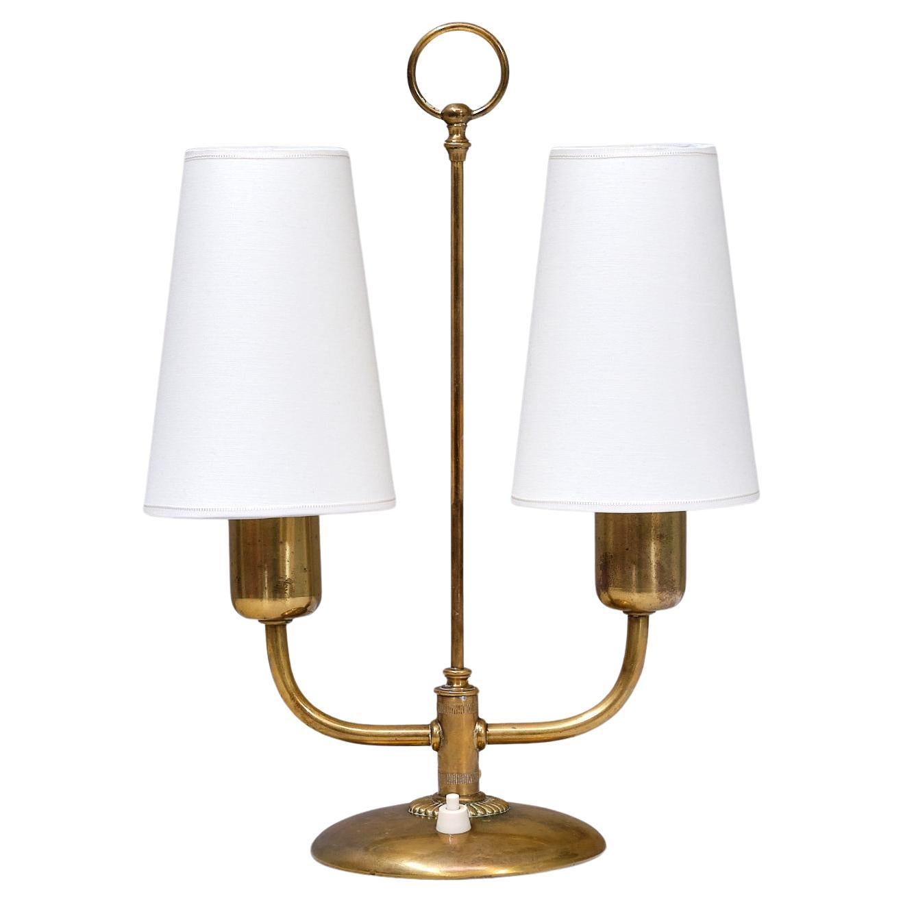 Bertil Brisborg Zweiarmige Tischlampe aus Messing, Nordiska Kompaniet, Schweden, Ende der 1940er Jahre