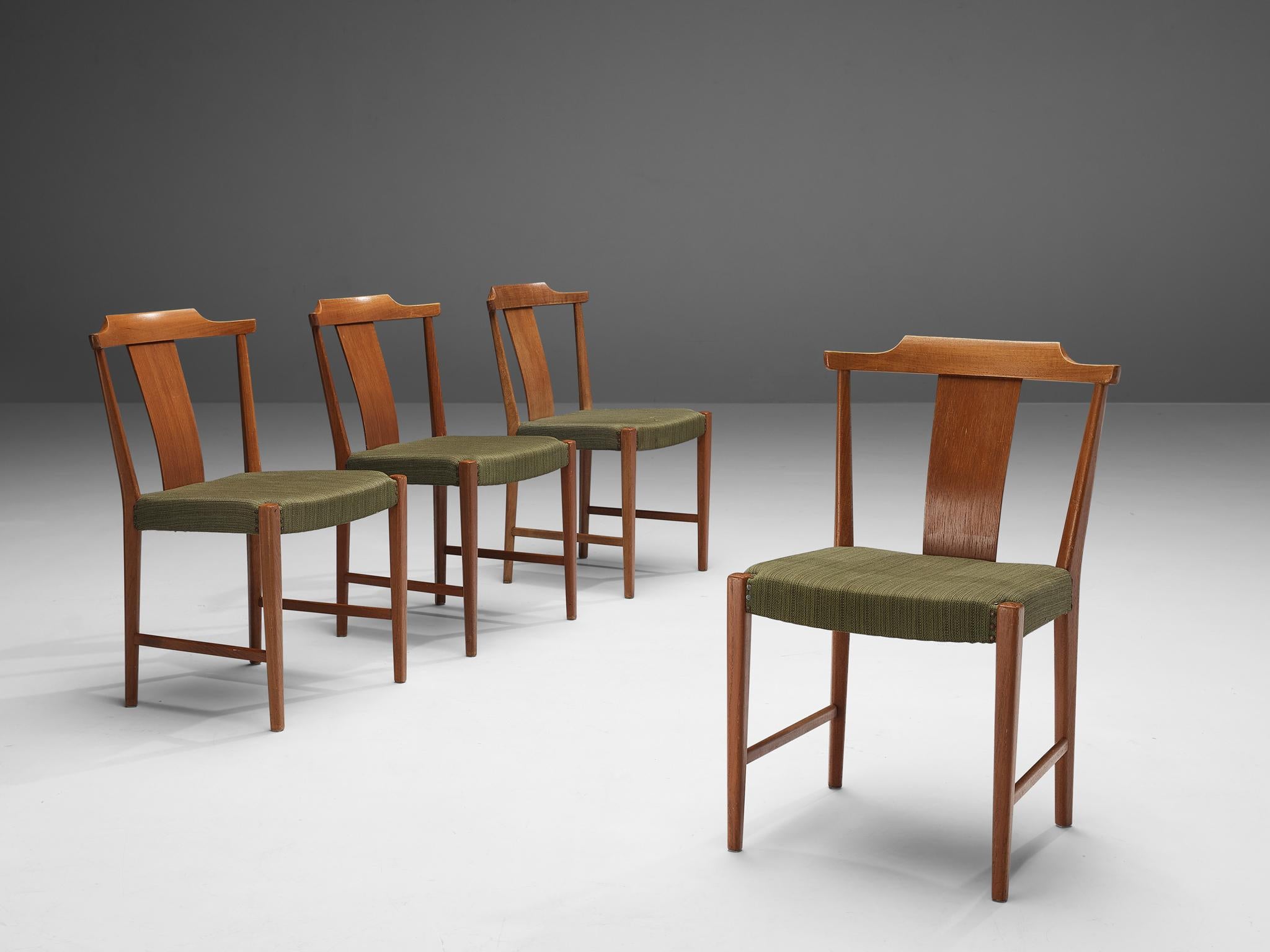 Bertil Fridhagen for Bodafors, dining chairs, teak, fabric, Denmark, 1960s.

Lovely set of four dining chairs designed by Bertil Fridhagen for the Danish manufacturer Bodafors in the 1960s. Dining chairs with strongly formed frames in teak. This