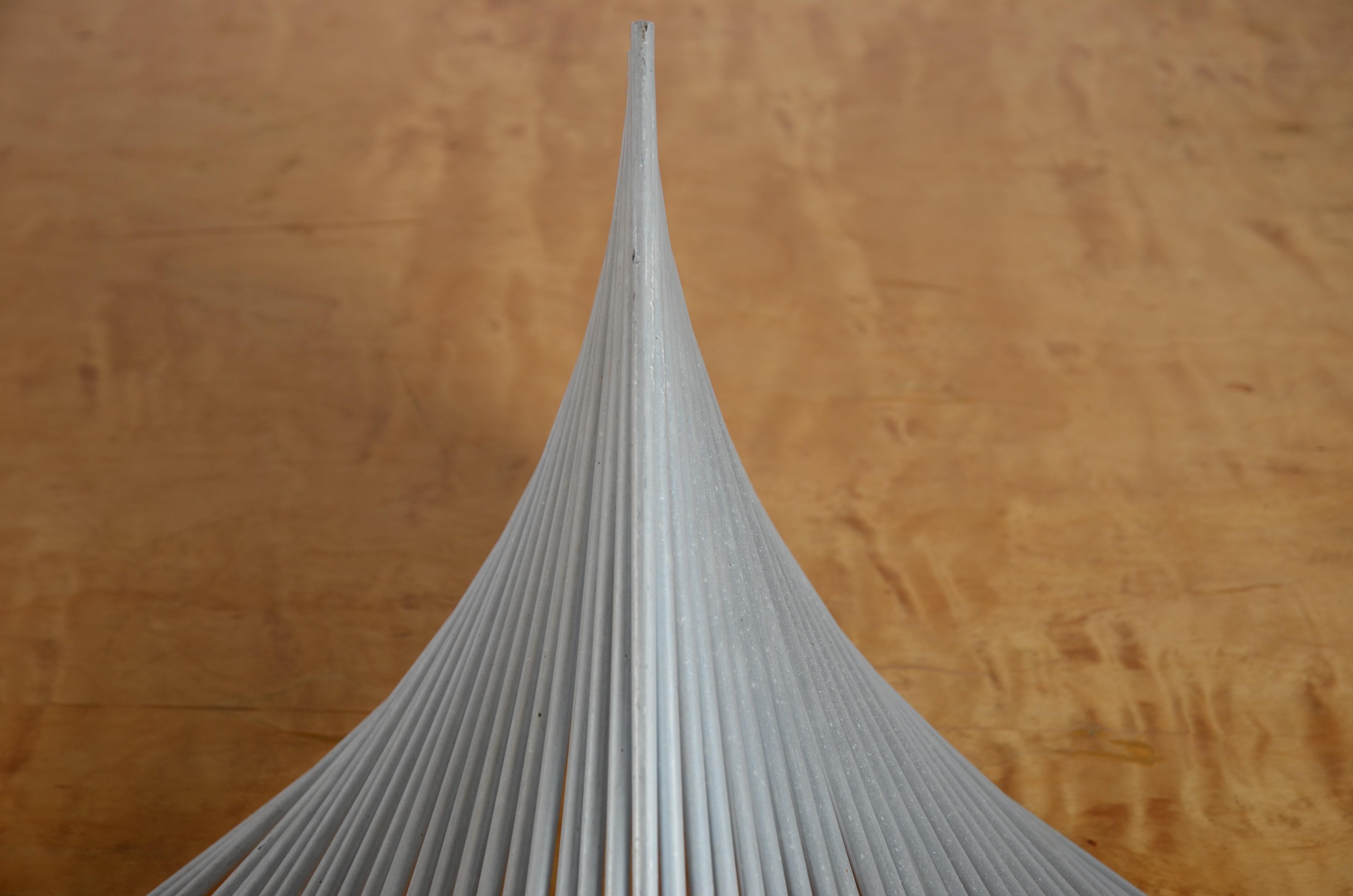 Scultura in alluminio dell'artista svedese Bertil Herlow Svensson (1929-2012).