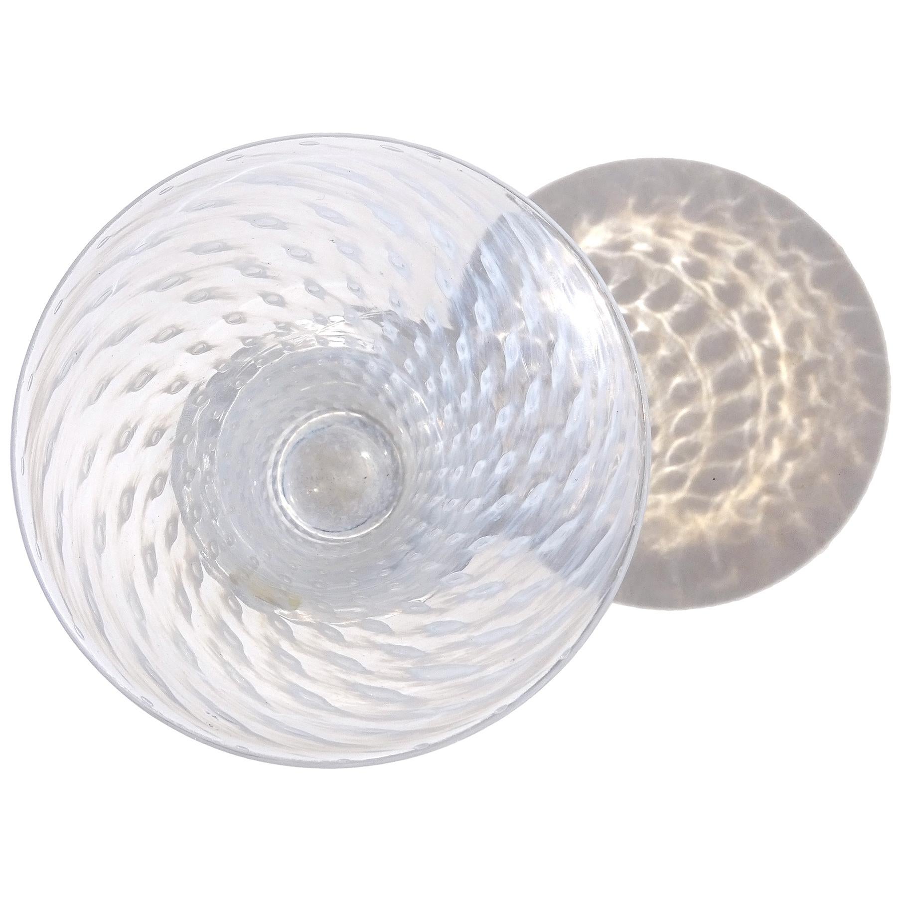 Fait main Bertil Vallien Boda, Suède, vase à fleurs en verre d'art avec bulles blanches et motif cirrus en vente