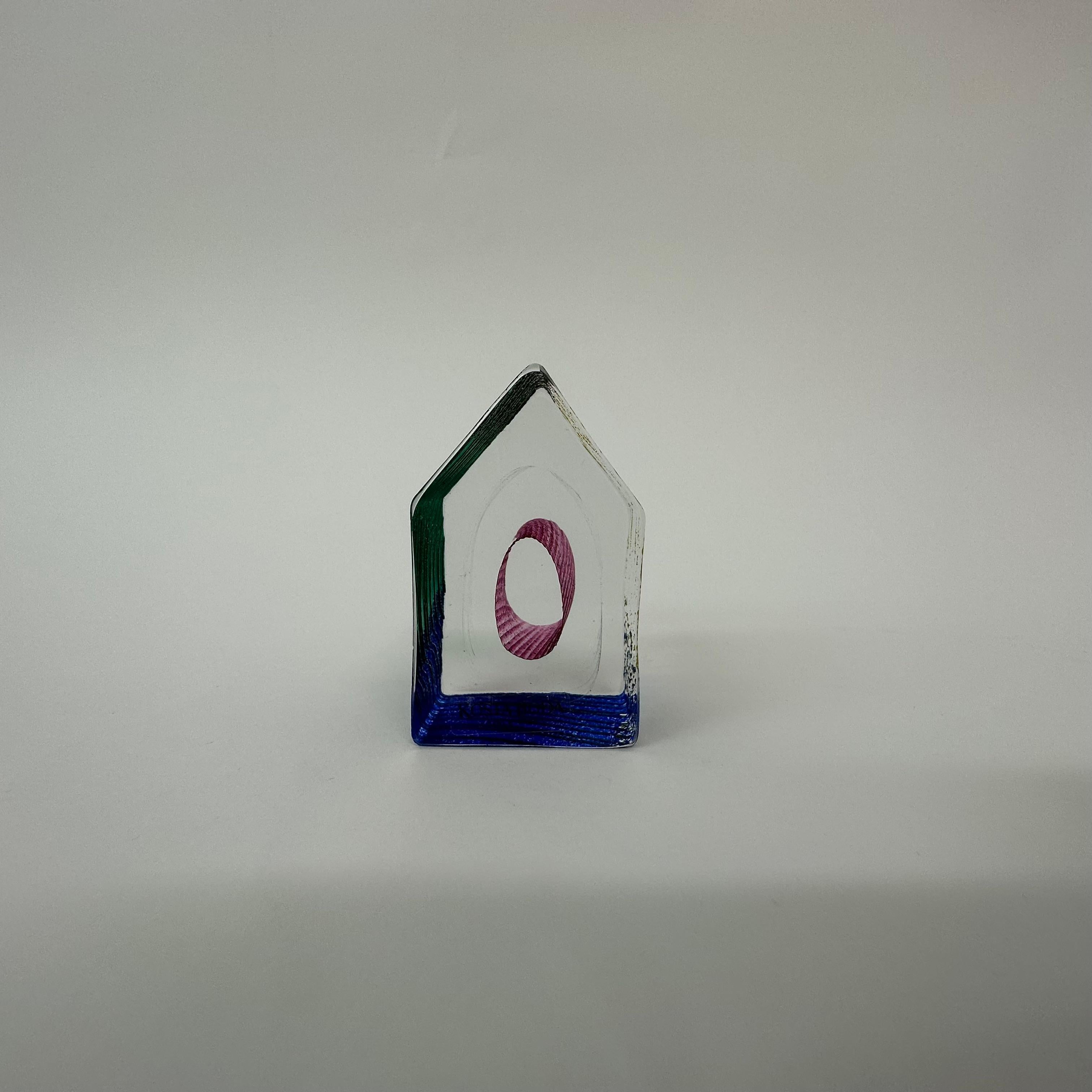 Dimensions: 6,5cm H, 4cm W, 4,5cm D
Condition: Mint
Designer: Bertil Vallien
Manufacturer: Kosta Boda
Origin: Sweden
Material: Glass