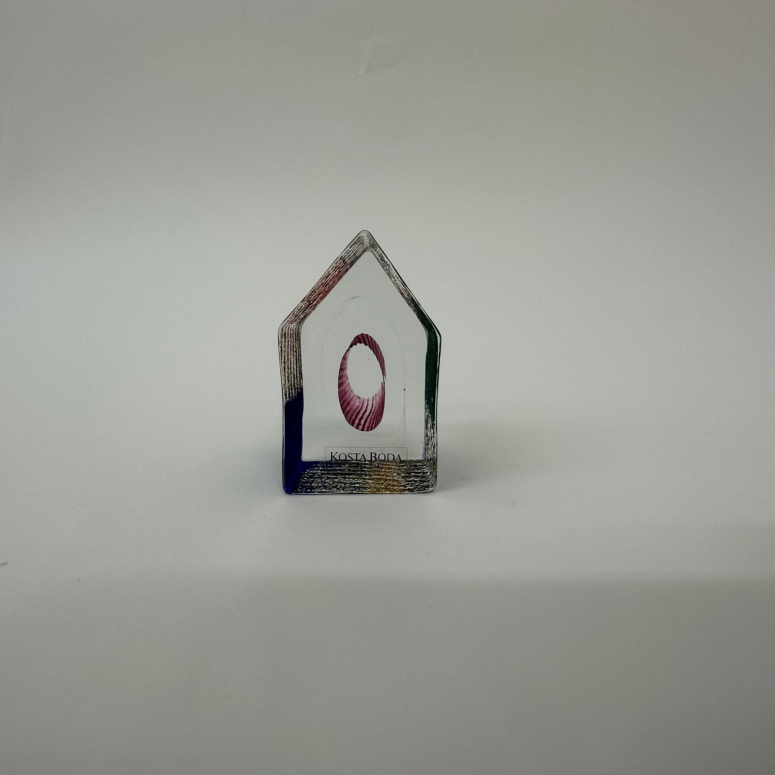 Mid-Century Modern Bertil Vallien pour Kosta Boda, Suède, sculpture miniature « House Country Living »  en vente
