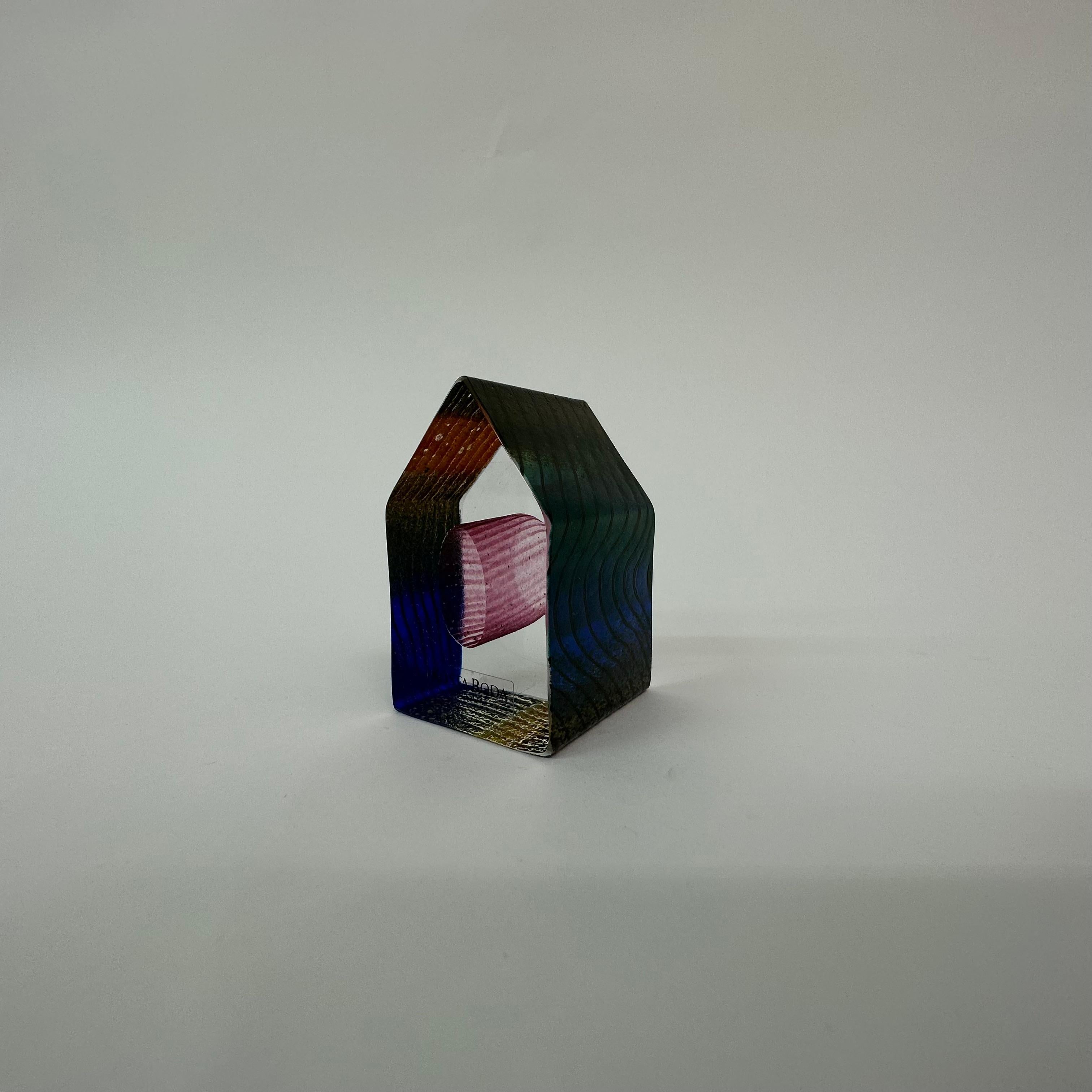 Bertil Vallien pour Kosta Boda, Suède, sculpture miniature « House Country Living »  Bon état - En vente à Delft, NL