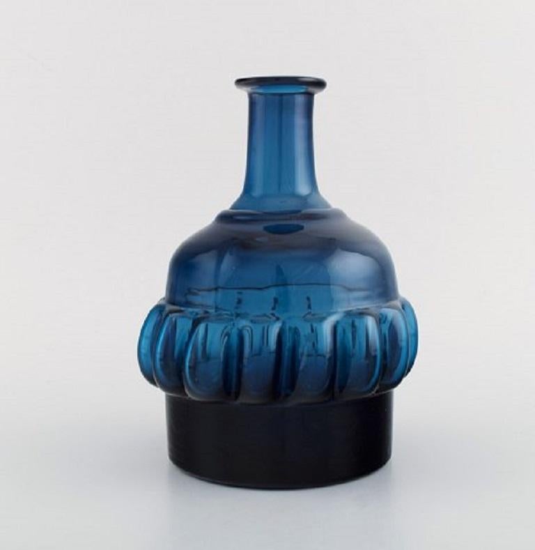 Bertil Vallien for Boda Åfors. Vase in blue mouth-blown art glass, Swedish design, 1970s-1980s.
Measures: 20 x 15 cm.
In excellent condition.