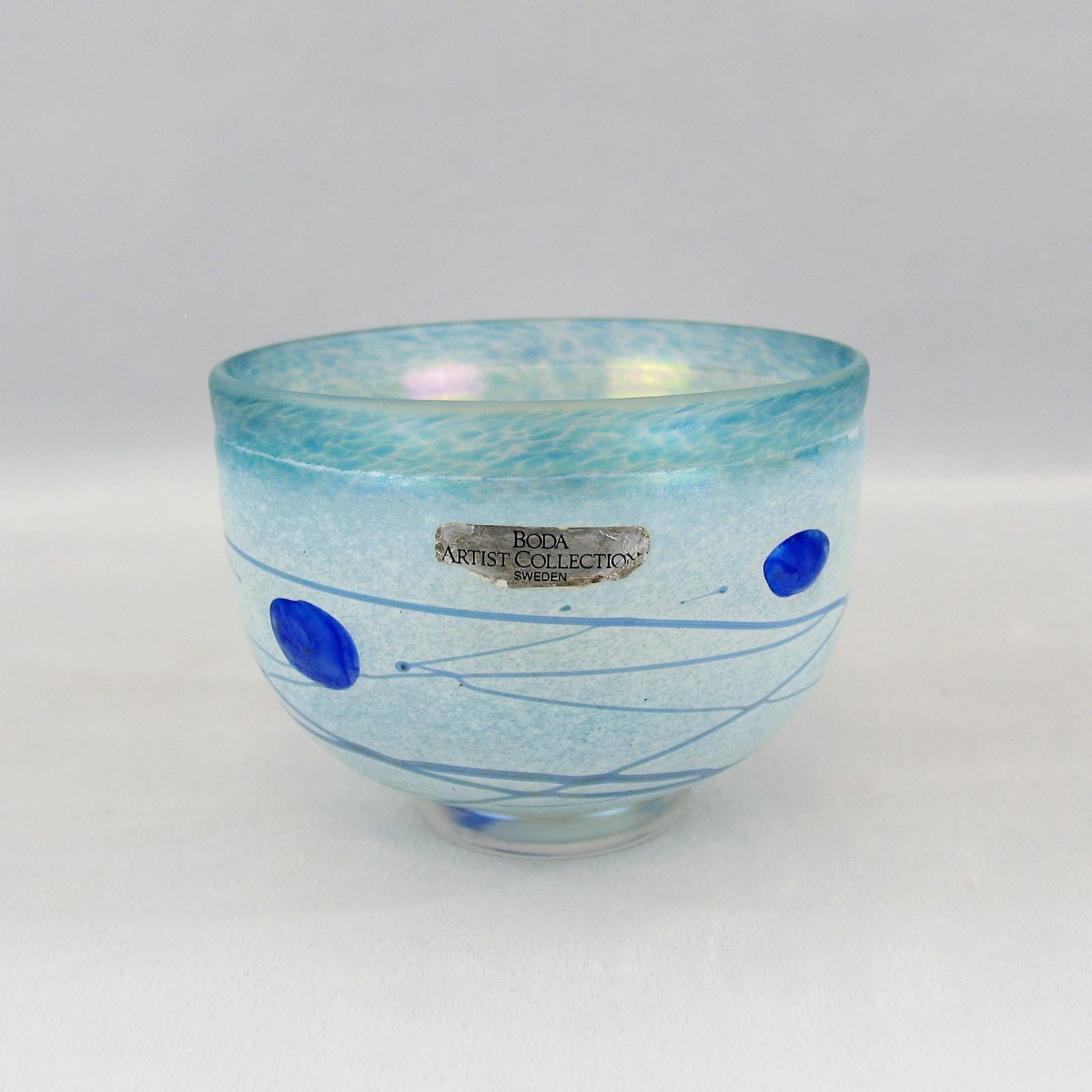 Bertil Vallien for Kosta Boda mid-century blue galaxy glass bowl, Sweden, 1980s. 
A bowl made of milky iridescent glass with blue spots, trails, and threading. Signed under the bottom Boda Artist Co B. Vallien. Excellent condition.
Dimensions: