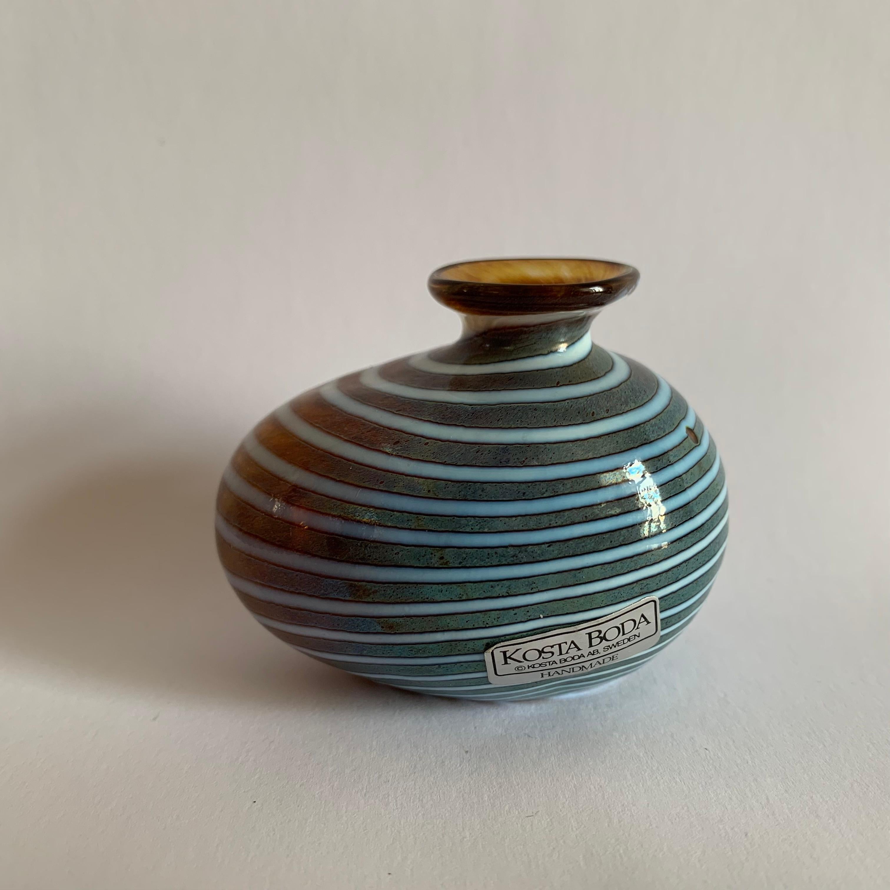 Vase miniature Bertil Vallien pour Kosta Boda, années 1990 en vente 5