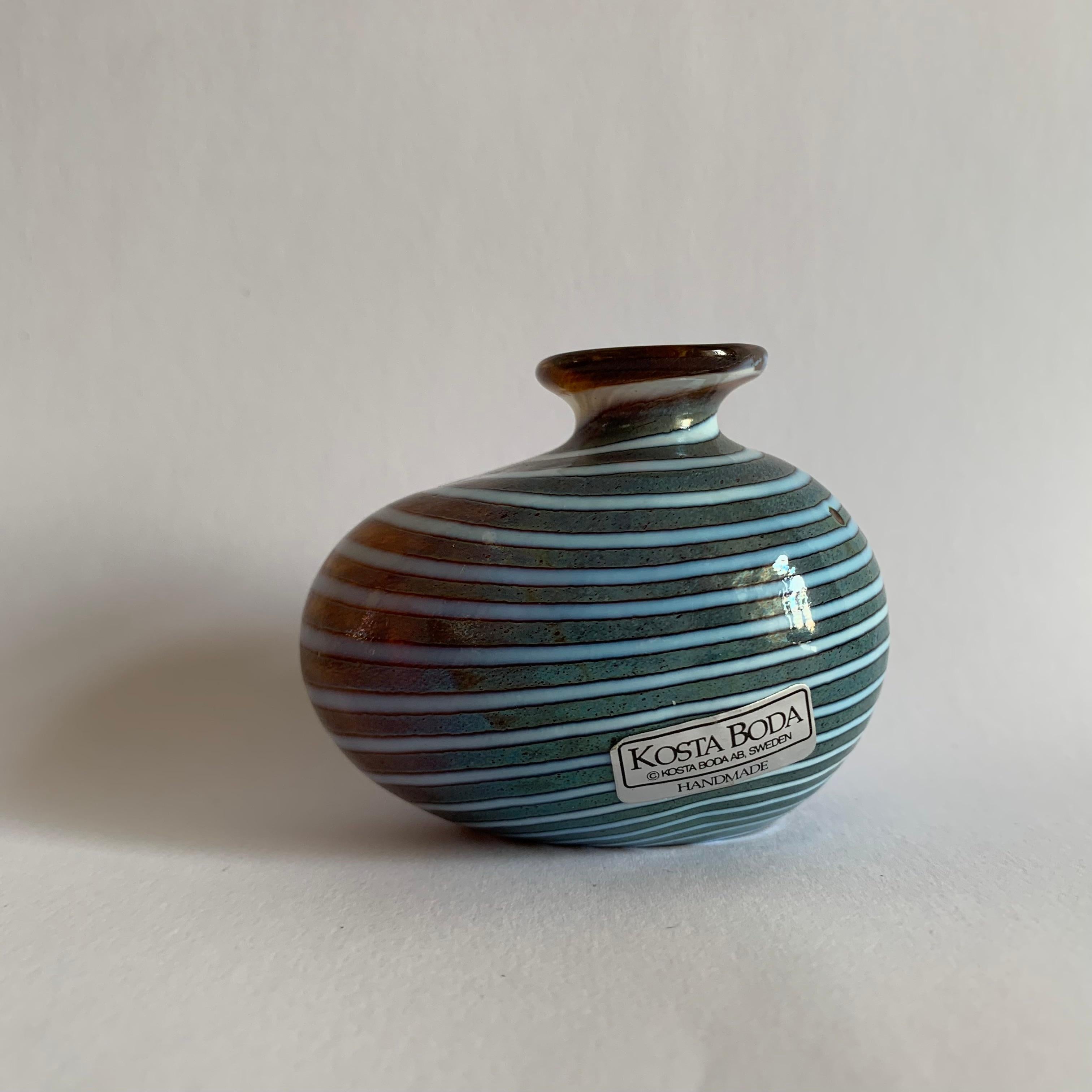 Vase miniature Bertil Vallien pour Kosta Boda, années 1990 en vente 8