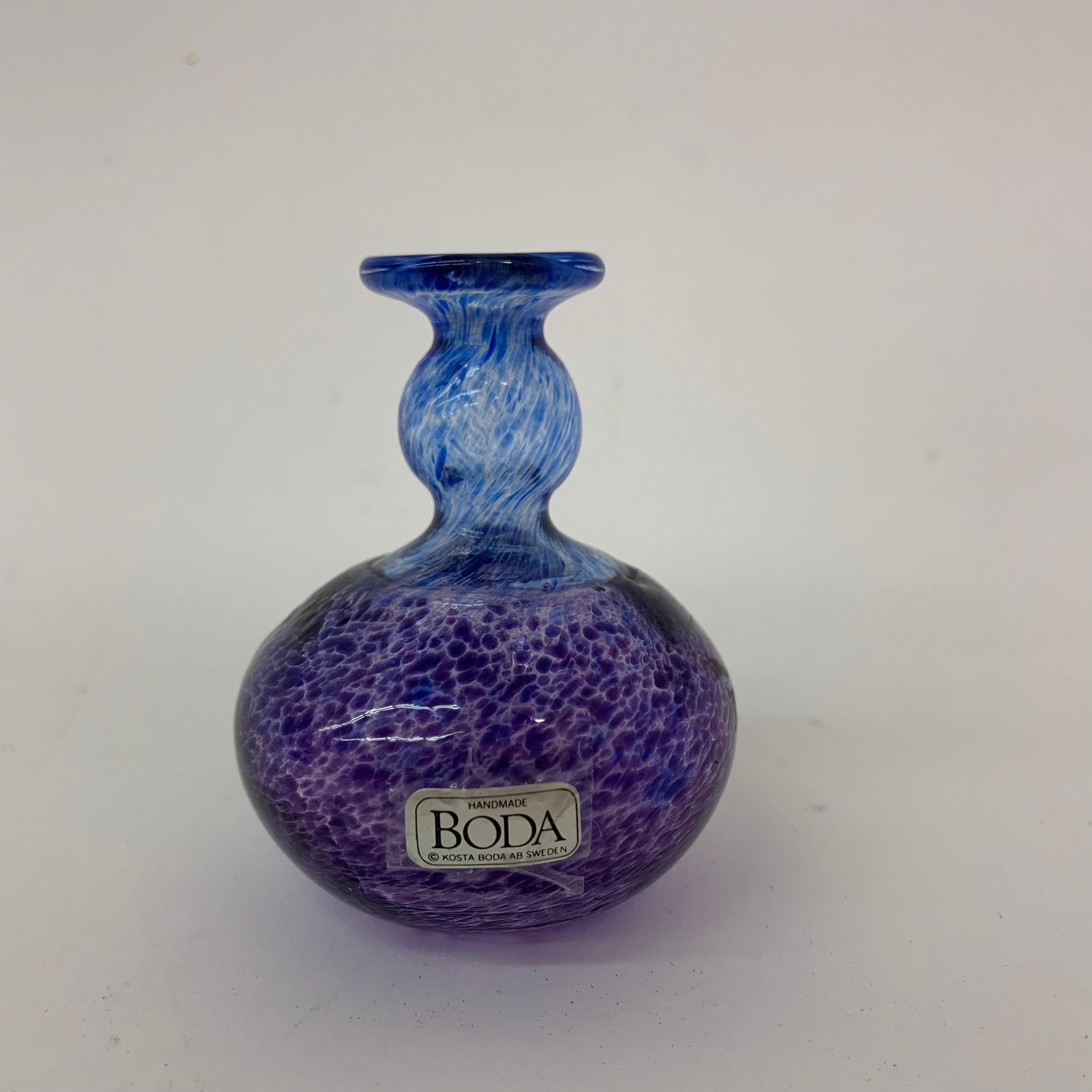 Scandinave moderne Vase miniature Bertil Vallien pour Kosta Boda, années 1990 en vente