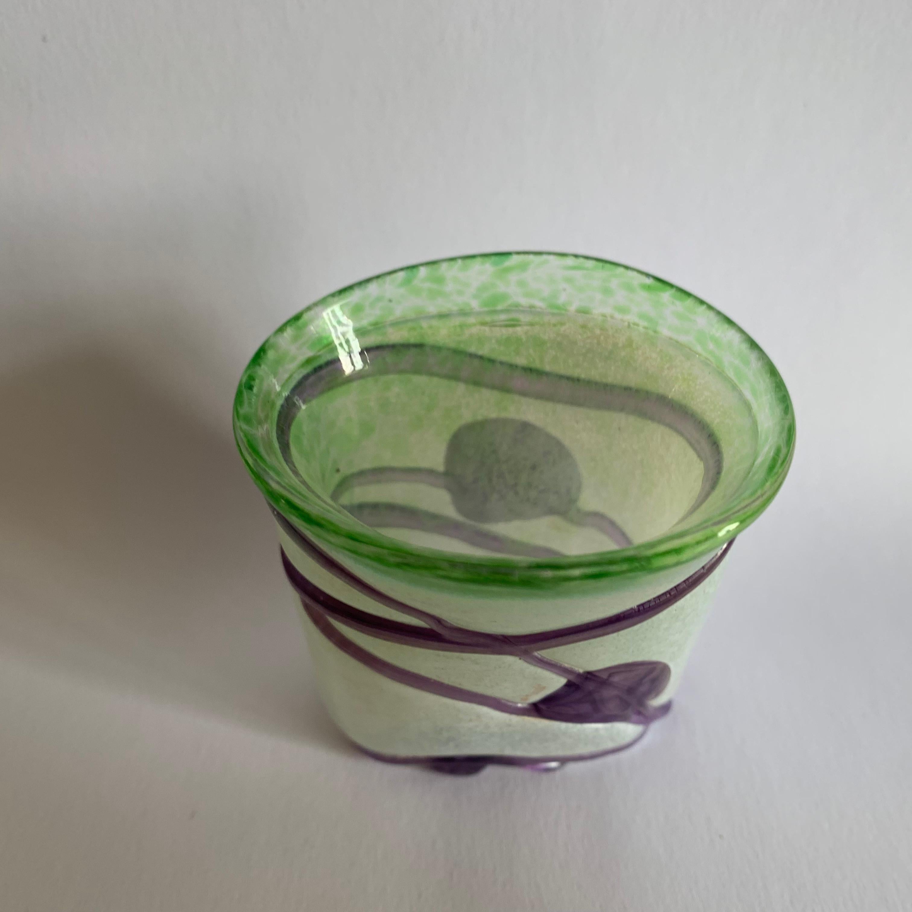Bertil Vallien pour Kosta Boda Vase miniature , 1990's en vente 1