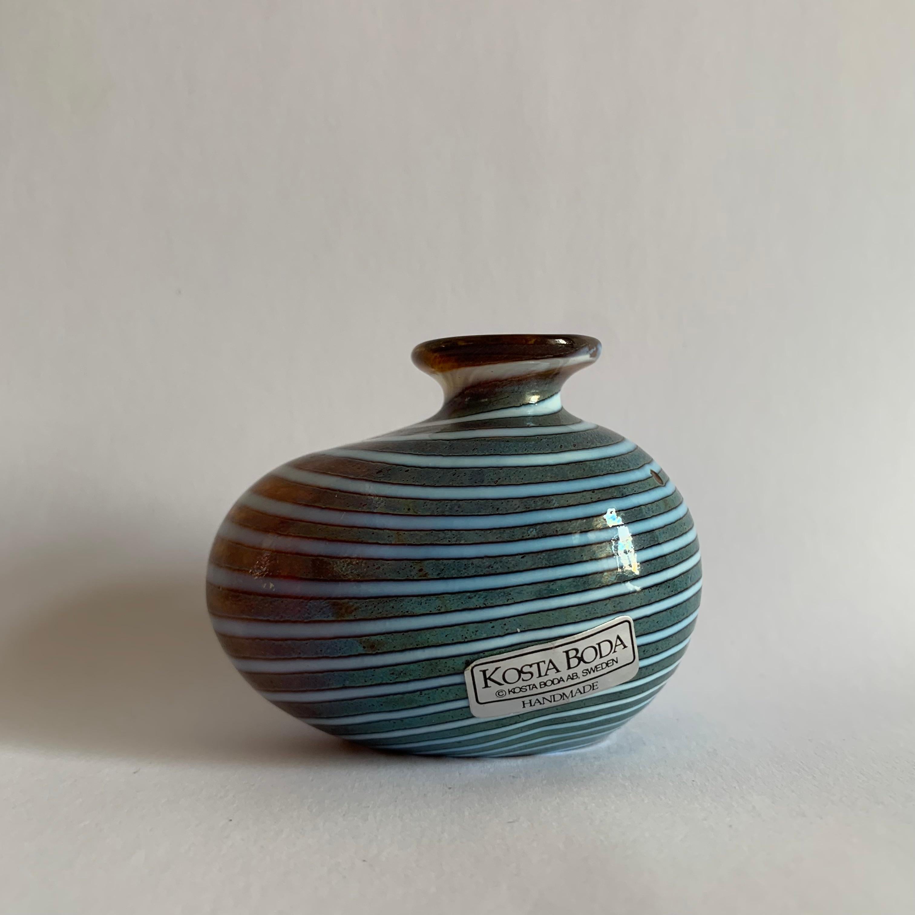 Vase miniature Bertil Vallien pour Kosta Boda, années 1990 en vente 1