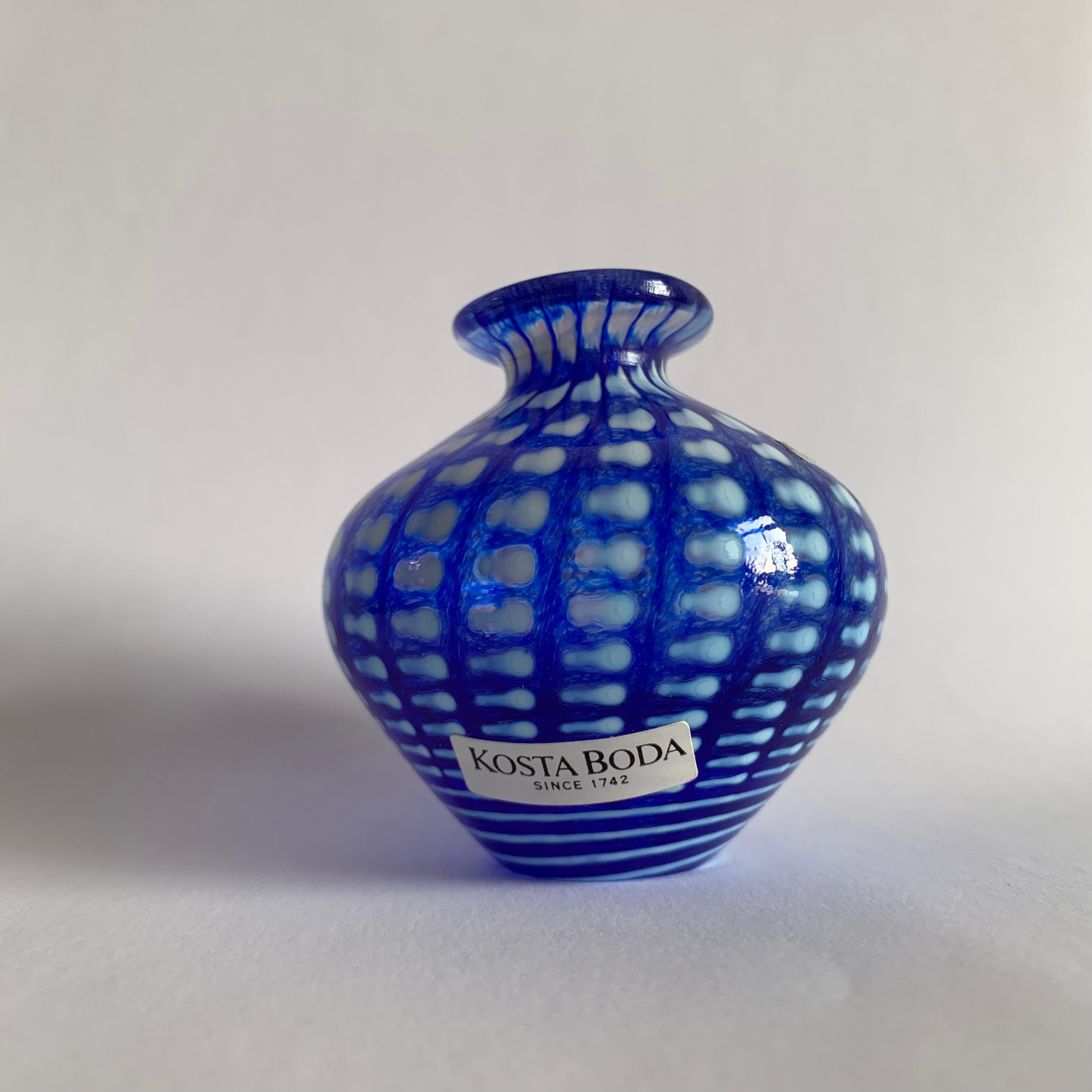   Bertil Vallien pour Kosta Boda Vase miniature 'Minos' , 1990's Excellent état - En vente à Delft, NL