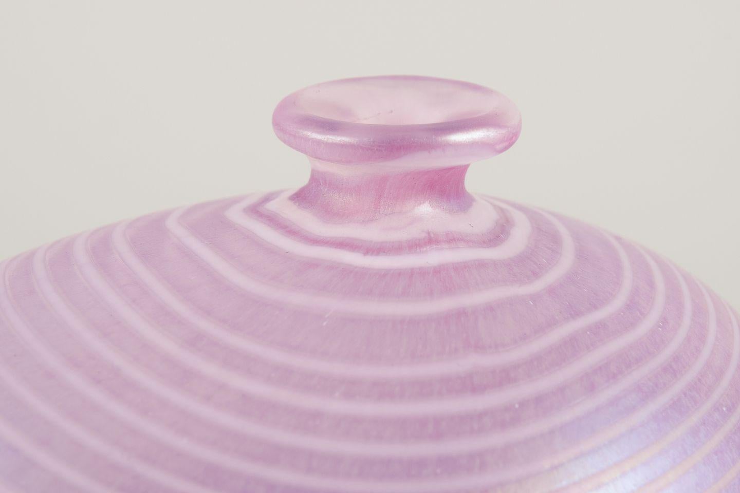 Bertil Vallien pour Kosta Boda, Suède. Vase 'Aphrodite' en verre d'art rose Excellent état - En vente à København, Copenhagen