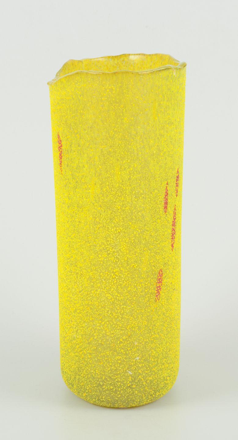 Bertil Vallien per Kosta Boda, Svezia. Vaso unico in vetro artistico giallo. 1980s In condizioni ottime in vendita a København, Copenhagen