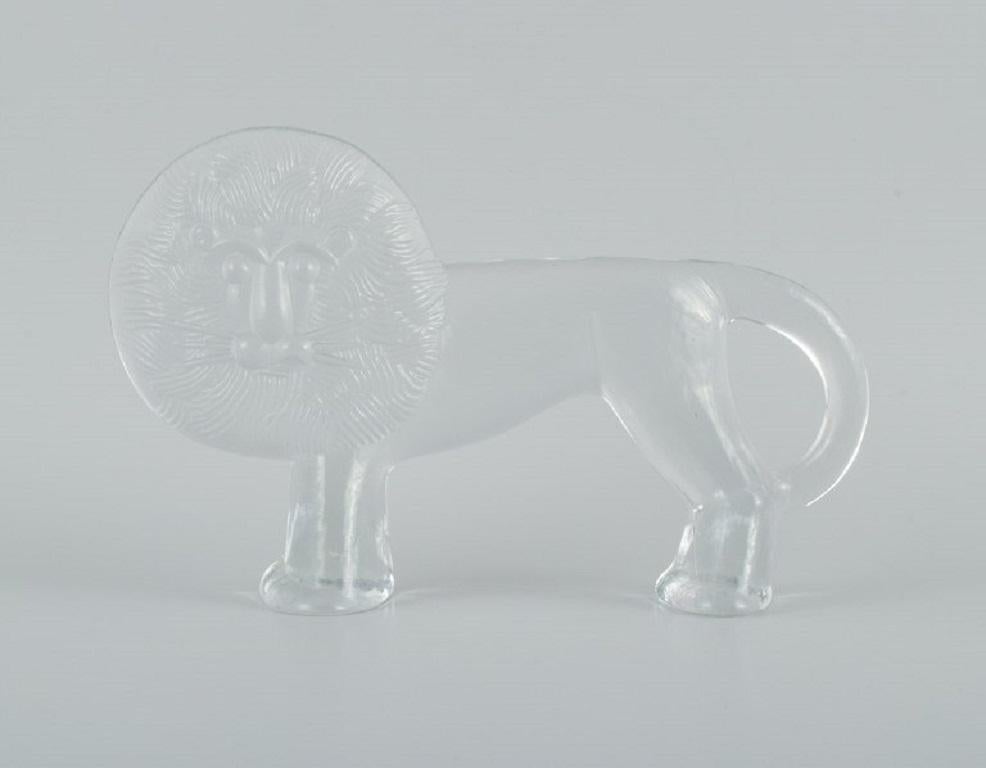 Bertil Vallien for Kosta Boda from the Boda Zoo series designed in 1975.
Two lion figures in art glass.
In perfect condition.
Marked.
The larger lion measures: L 26.0 x H 15.0 cm.