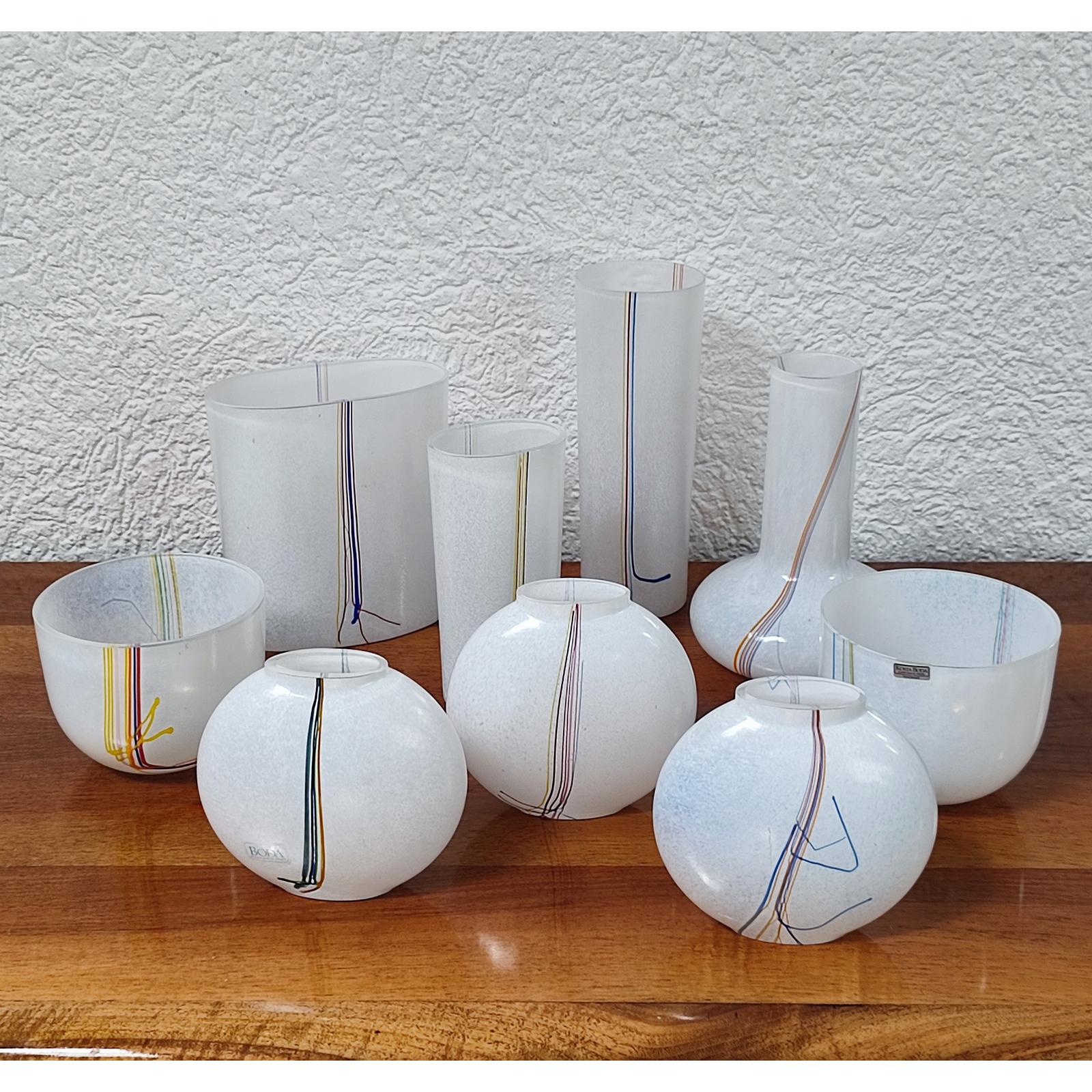 Mid-Century moderno Vasi in vetro di Bertil Vallien, Collezione di nove pezzi, Svezia, metà del secolo scorso. in vendita