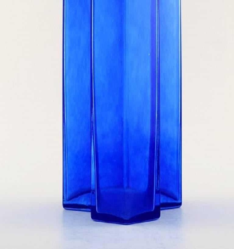 Bertil Vallien, Kosta Boda, vase « Mosaic » d'art en verre bleu Excellent état à København, Copenhagen
