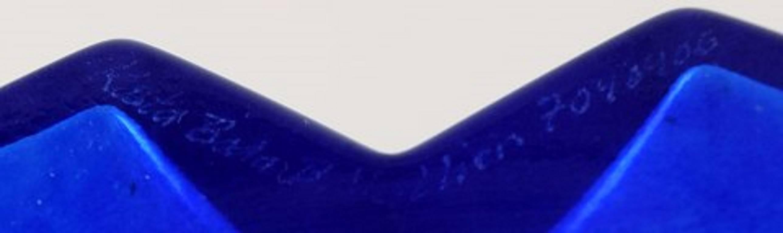 20ième siècle Bertil Vallien, Kosta Boda, vase « Mosaic » d'art en verre bleu