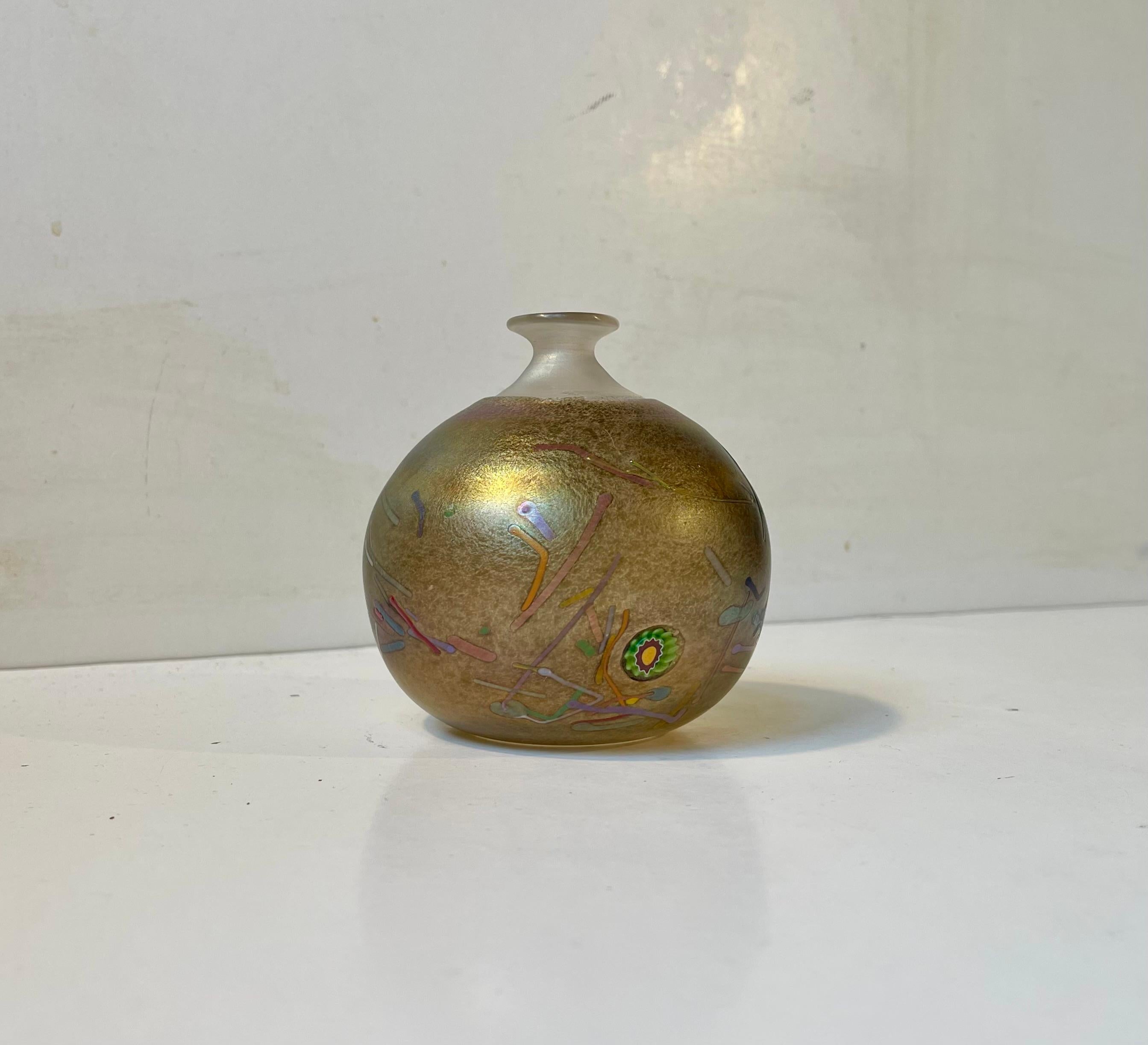Vaso Tornado sferico in vetro artistico di Bertil Vallien per Kosta Boda In condizioni buone in vendita a Esbjerg, DK
