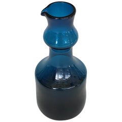 Bertil Vallien Vase bleu foncé moderne suédois avec bec verseur Suède:: 1960s