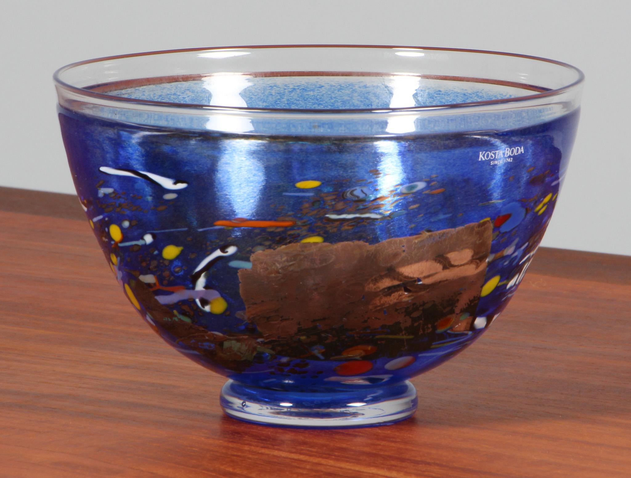 Bertil Vallien vase in art glass.

Made by Kosta Boda.

Signed.