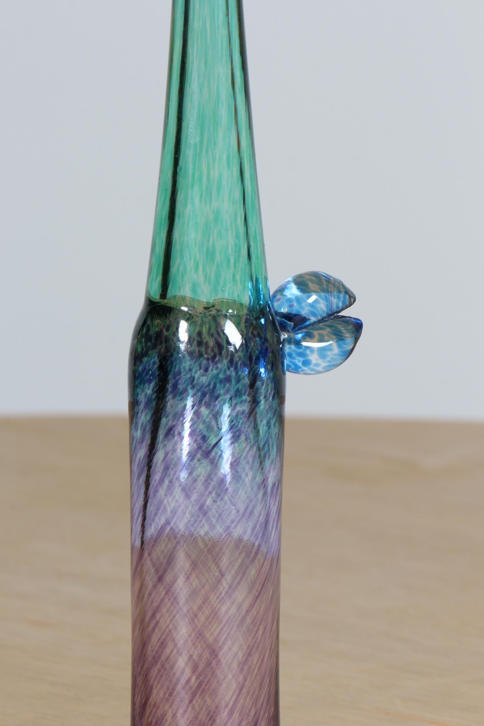 Bertil Vallien vase in art glass.

Made by Kosta Boda.

Model Windpipe, signed


