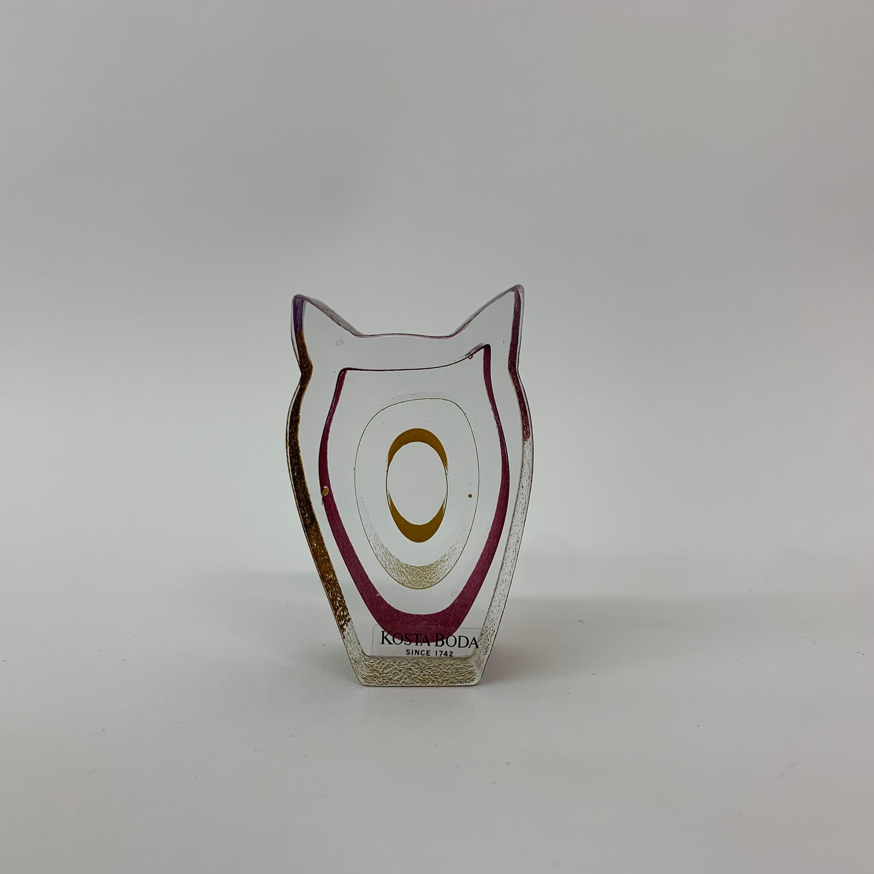 Bertill Vallien for Kosta Boda sweden mini sculpture Owl ”Night Eyes”

Bertil Vallien has designed many classics for the Swedish glassworks in Åfors, Boda, and Kosta. One of the most well-known series is ”Minisculptures” from 1993. Figurine with