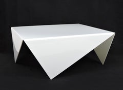 Table basse en acrylique blanc de style Mouchoir de Bertin France, moderne du milieu du siècle dernier