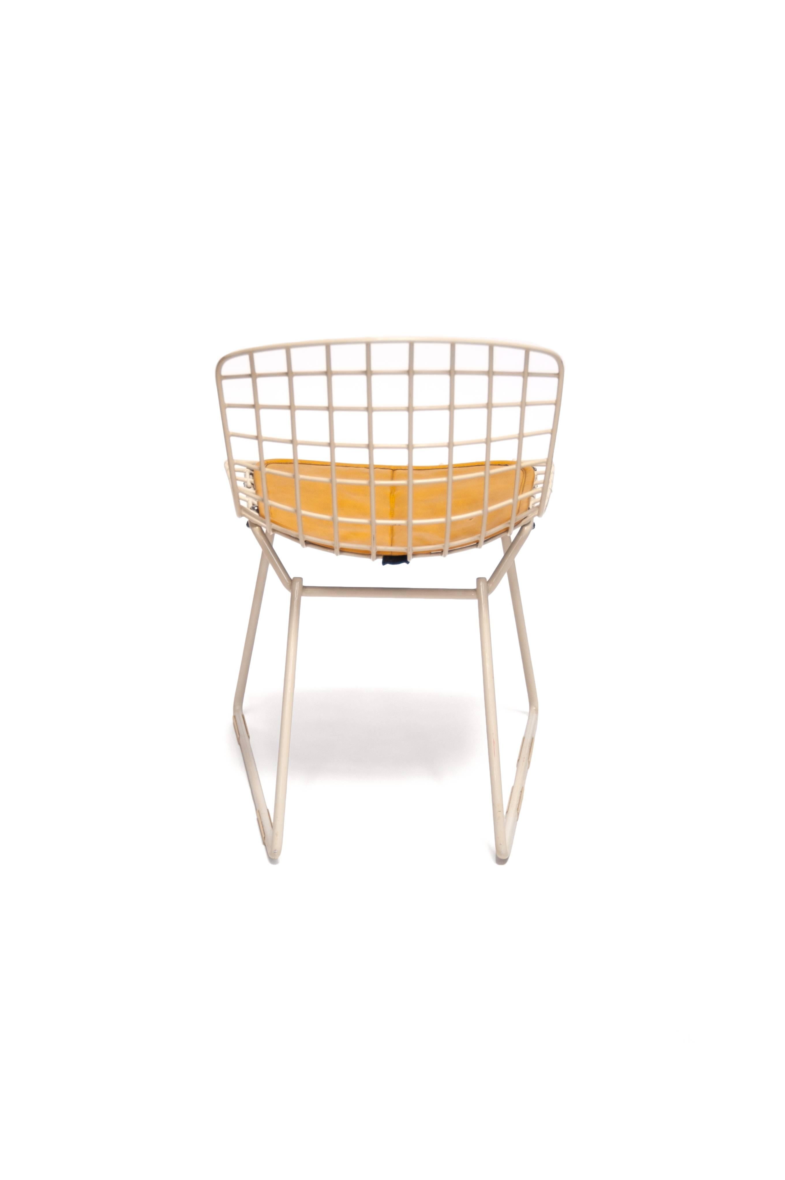 Powder-Coated Bertoia Baby Chair with Cushion, Harry Bertoia for Knoll, USA, 1960s For Sale