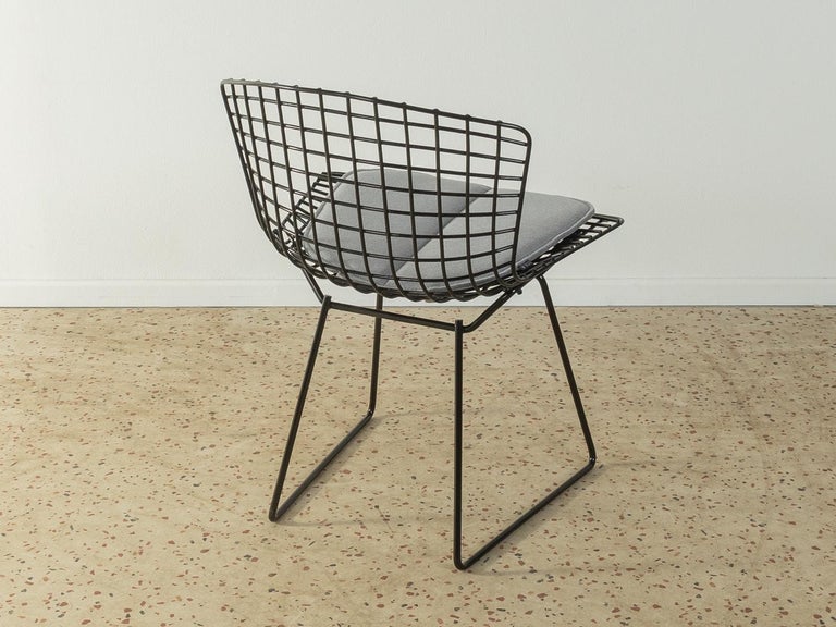 Bertoia chair, model 420, designed in the 1940s by Harry Bertoia for Knoll. Frame made of wire mesh with a new seat cover in grey.

Quality Features:
 very good workmanship
 high-quality materials
 Made in the USA. Design: Harry Bertoia,