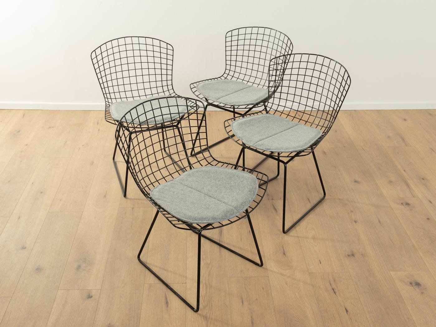 BERTOIA chair, model 420, designed in the 1940s by Harry Bertoia for Knoll. Frame made of wire mesh with a new felt cover in grey. The offer includes 4 chairs.

Quality Features:

    very good workmanship
    high-quality materials
    Made in the