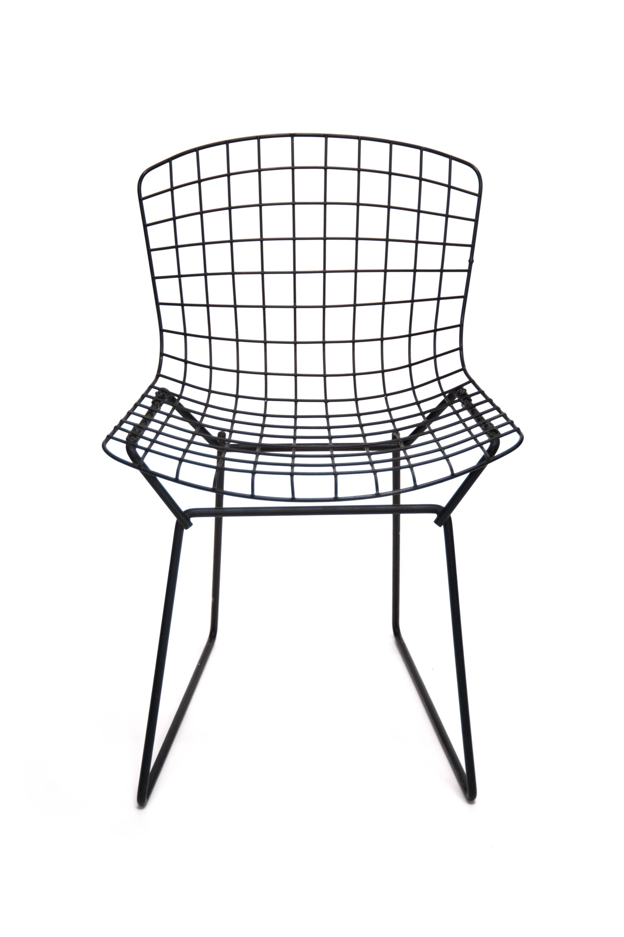 Bertoia child chair by Harry Bertoia for Knoll, USA, 1960s

Bertoia child chair
Harry Bertoia for Knoll, USA, 1960s
Powder coated steel
Measure: H 24.25 in, W 15.75 in, D 16.5 in (seat H 14.5 in).