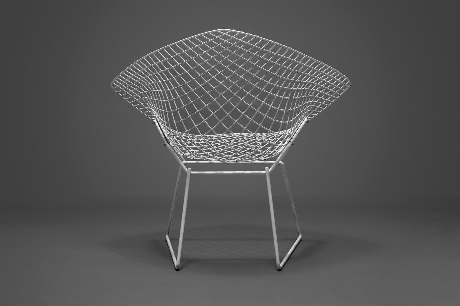 Bertoia Diamond Chairs, White, Set of Two, Welded & Painted Steel In Good Condition For Sale In Bloomfield Hills, MI