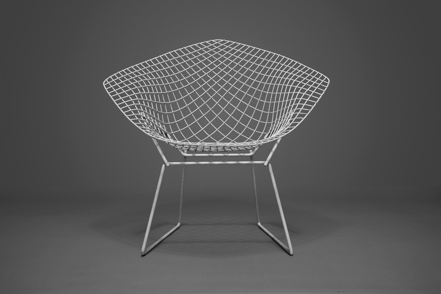 Bertoia Diamond Chairs, White, Set of Two, Welded & Painted Steel For Sale 2