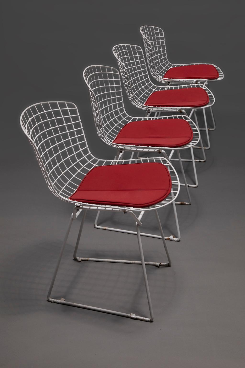 20th Century Bertoia, Eight White Welded Steel Chairs with Four Red Cushions For Sale
