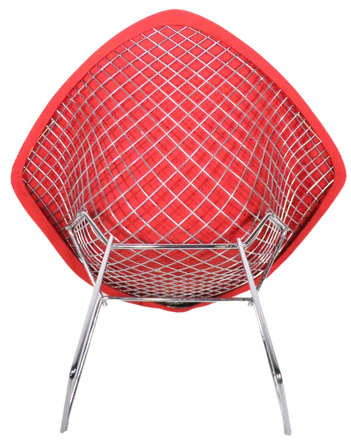Iconic Diamond chair designed by Harry Bertoia for Knoll. This example was executed in the chrome plated finish, and comes with its original Knoll full pad cover ( somewhat crunchy but not worn ). The chair retain remnants of the Knoll Park Ave. New