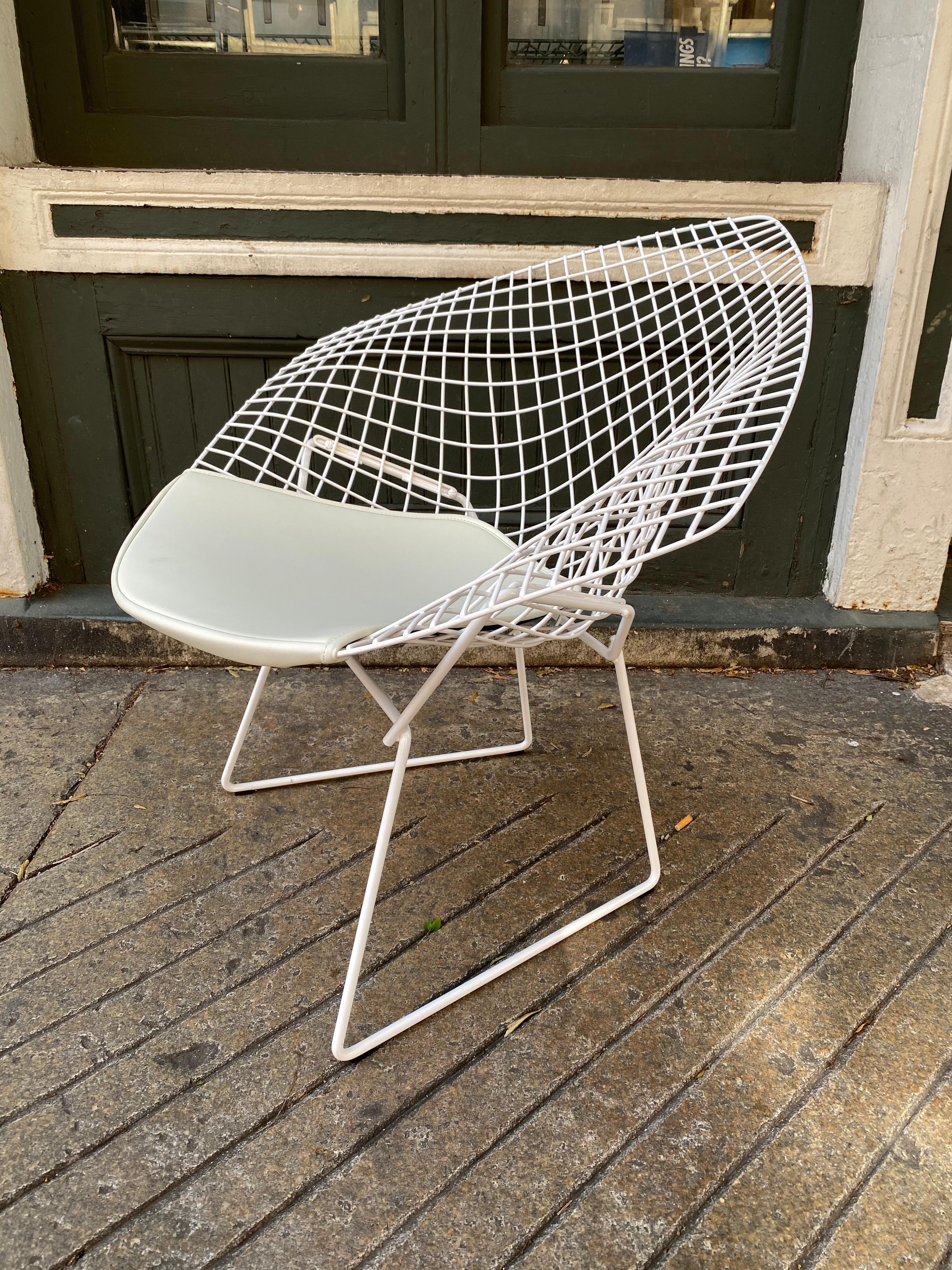 Bertoia for Knoll diamond chair with cinyl seat pad. 5 or 6 year old chair that has never really been sat in before! Comes with plastic cover and edge molding from packaging. Extremely Clean Condition! 1500 to buy new!