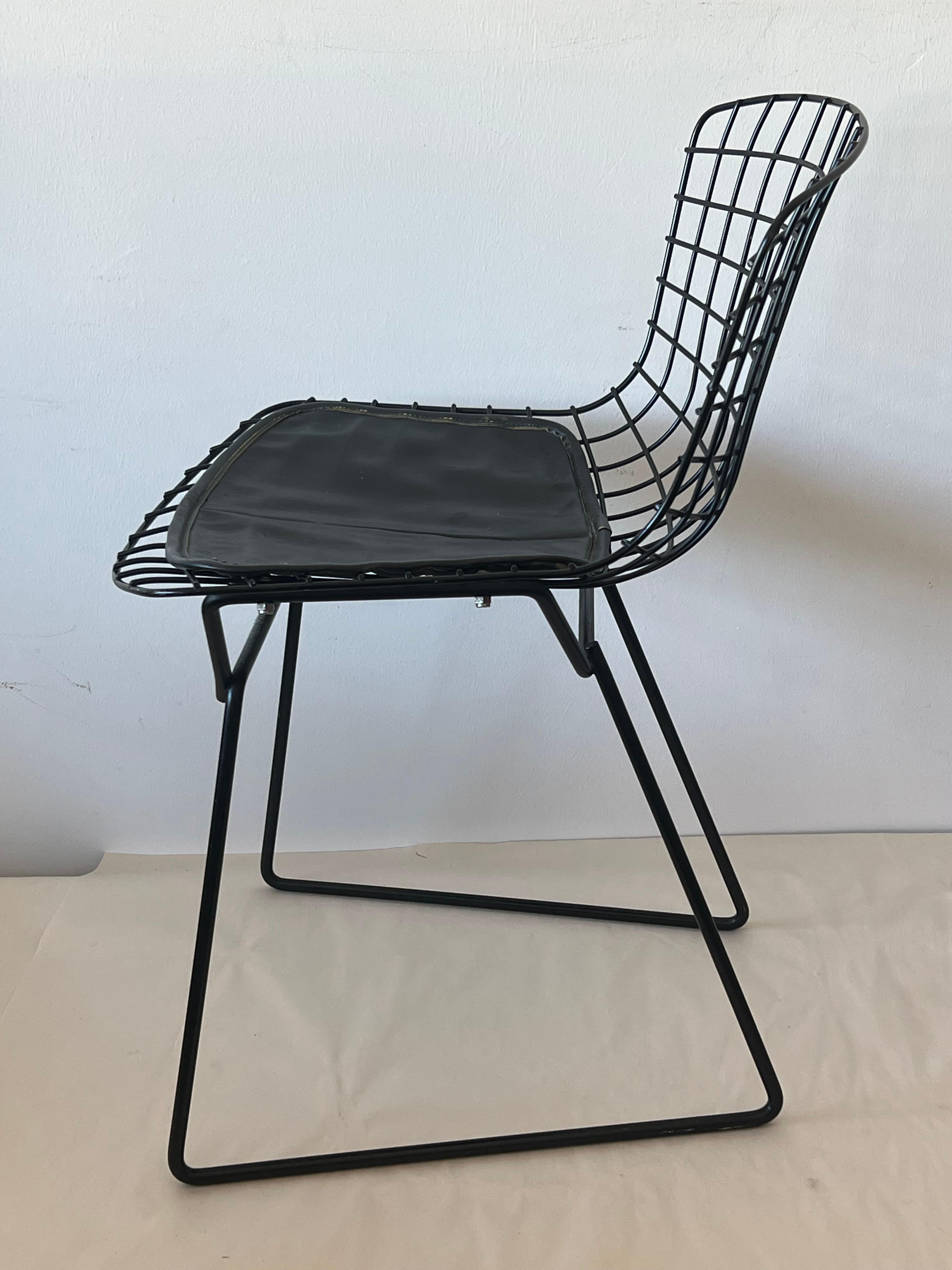 American Bertoia Vintage Child's Chair With Original Pad Signed ca' 1960 Knoll For Sale