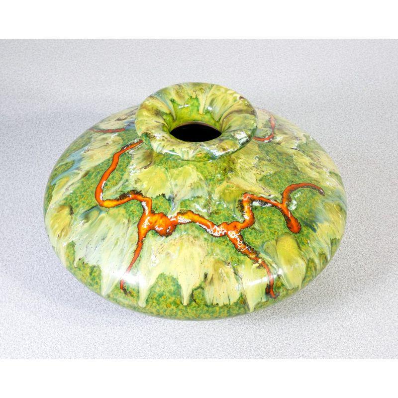 Vase in ceramic glazed, manufacturing Bertoncello Art Ceramics. Italy, 1970s

Origin: Italy
Period: 70's
Brand: Bertoncello. Ceramics of art . Founded in 1956 in Schiavon, in the province of Vicenza by the partners Lini, MarCo Pizzato and