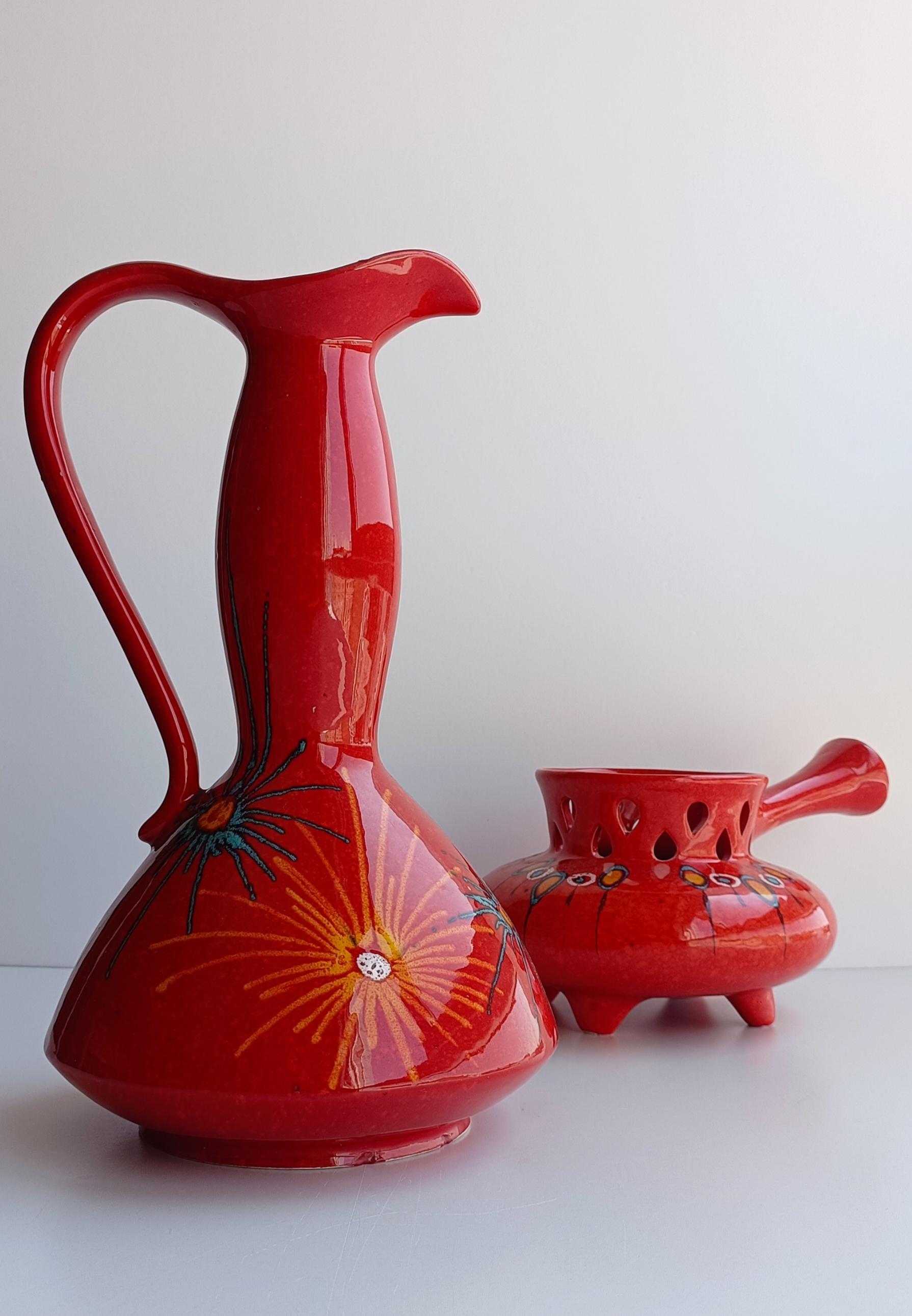 Red glaze Bertoncello Ikebana ceramic pair of vases. The glaze and design are just stunning. In perfect flawless condition. Collector's pieces.

Measurements:

Pitcher:
Height 30cm/ 11.75in
Width 18/ 7.25in
Perimeter 53cm/ 21in (that being all the