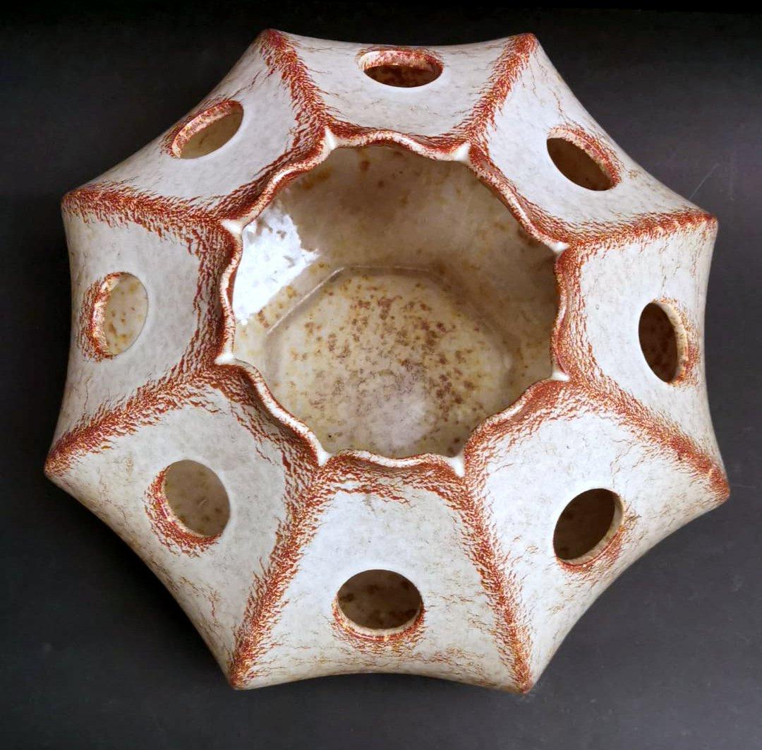 Vernissé Vase sculpté italien Bertoncello en céramique émaillée Roberto Rigon en vente