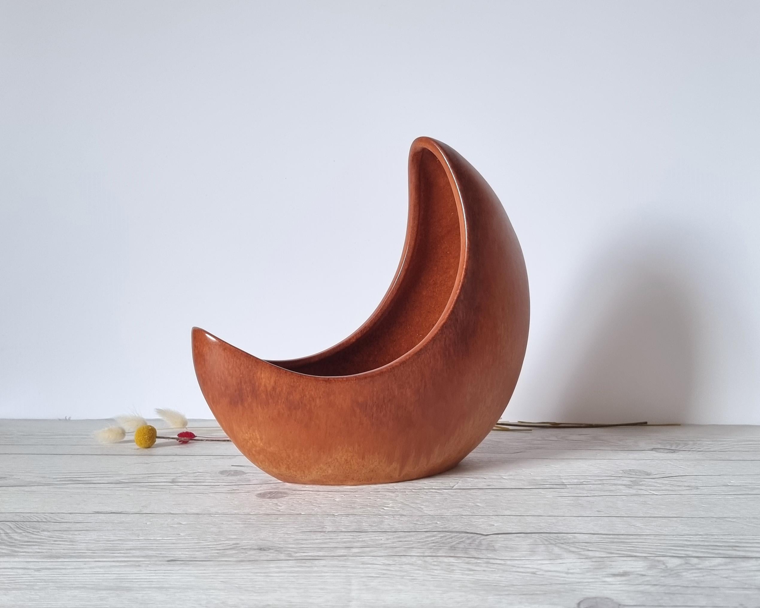 Bertoncello, Screziato Tabacco Tan Glaze, Modernist Crescent Moon Planter Vase 2