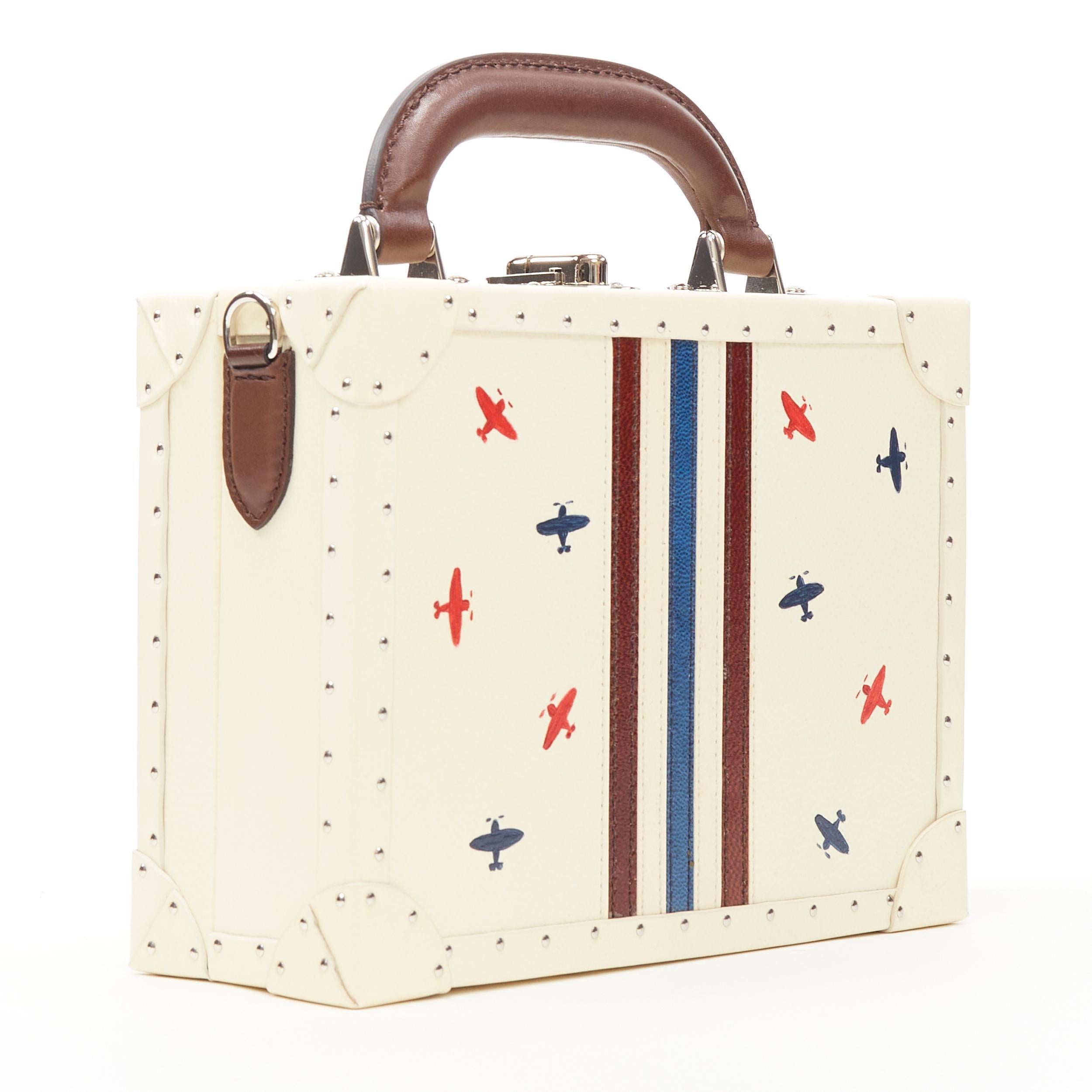 BERTONI 1949 hand painted fly print mini trunk shoulder box bag handmade 
Reference: LNKO/A01769 
Brand: Bertoni 1949 
Model: Box trunk bag 
Material: Leather 
Color: Beige 
Pattern: Abstract 
Closure: Clasp 
Extra Detail: Fly print box trunk. Beige
