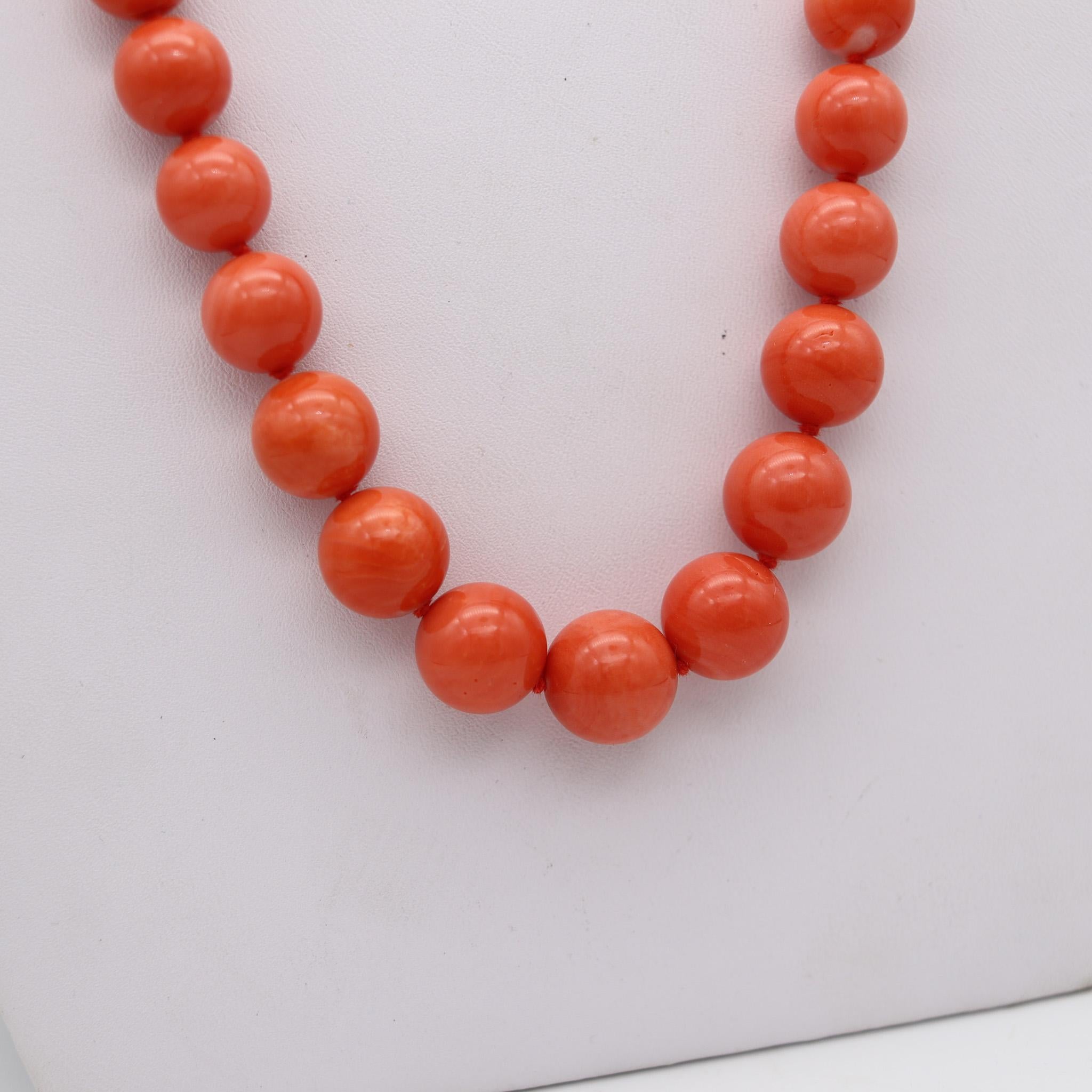 Modernist BERTORO Graduated Necklace Of Sardinian Coral And 18Kt Yellow Gold For Sale