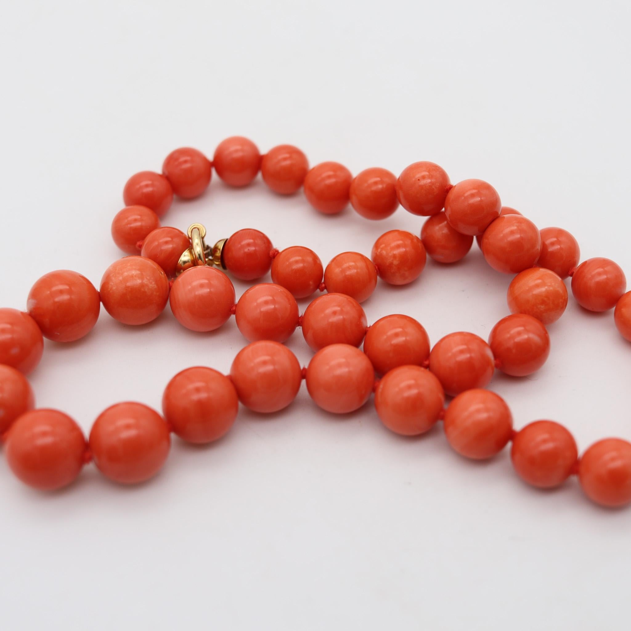 Women's BERTORO Graduated Necklace Of Sardinian Coral And 18Kt Yellow Gold For Sale