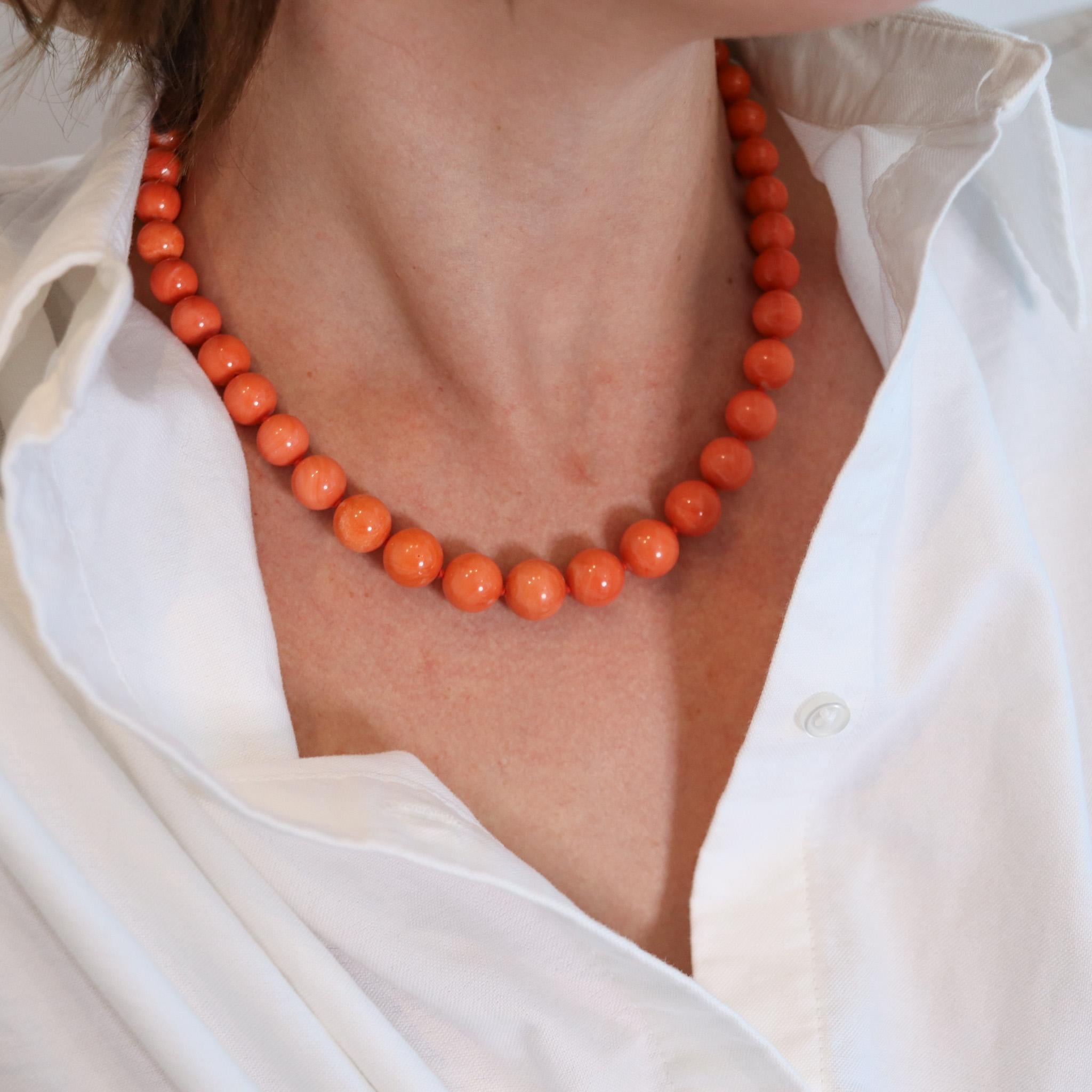 BERTORO Graduated Necklace Of Sardinian Coral And 18Kt Yellow Gold For Sale 2