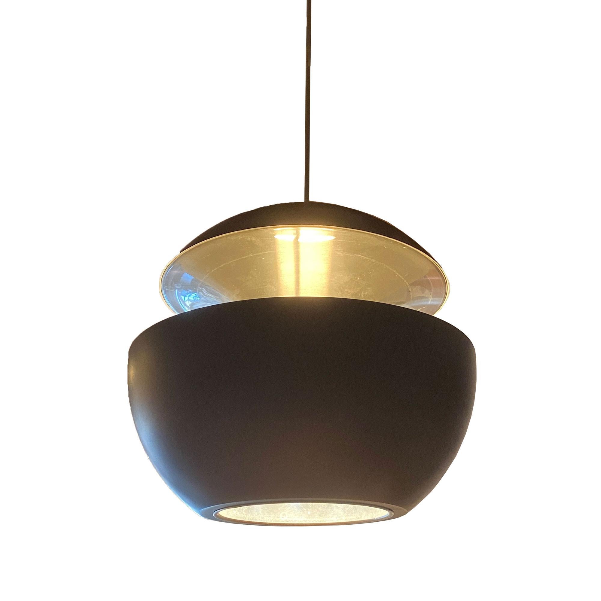 Bertrand Balas è un architetto designer francese che ha iniziato la sua attività professionale nel 1962 come imprenditore indipendente. Nel 1965, durante un viaggio, questo designer entrò in contatto con l'azienda RAAK, molto importante per lo
